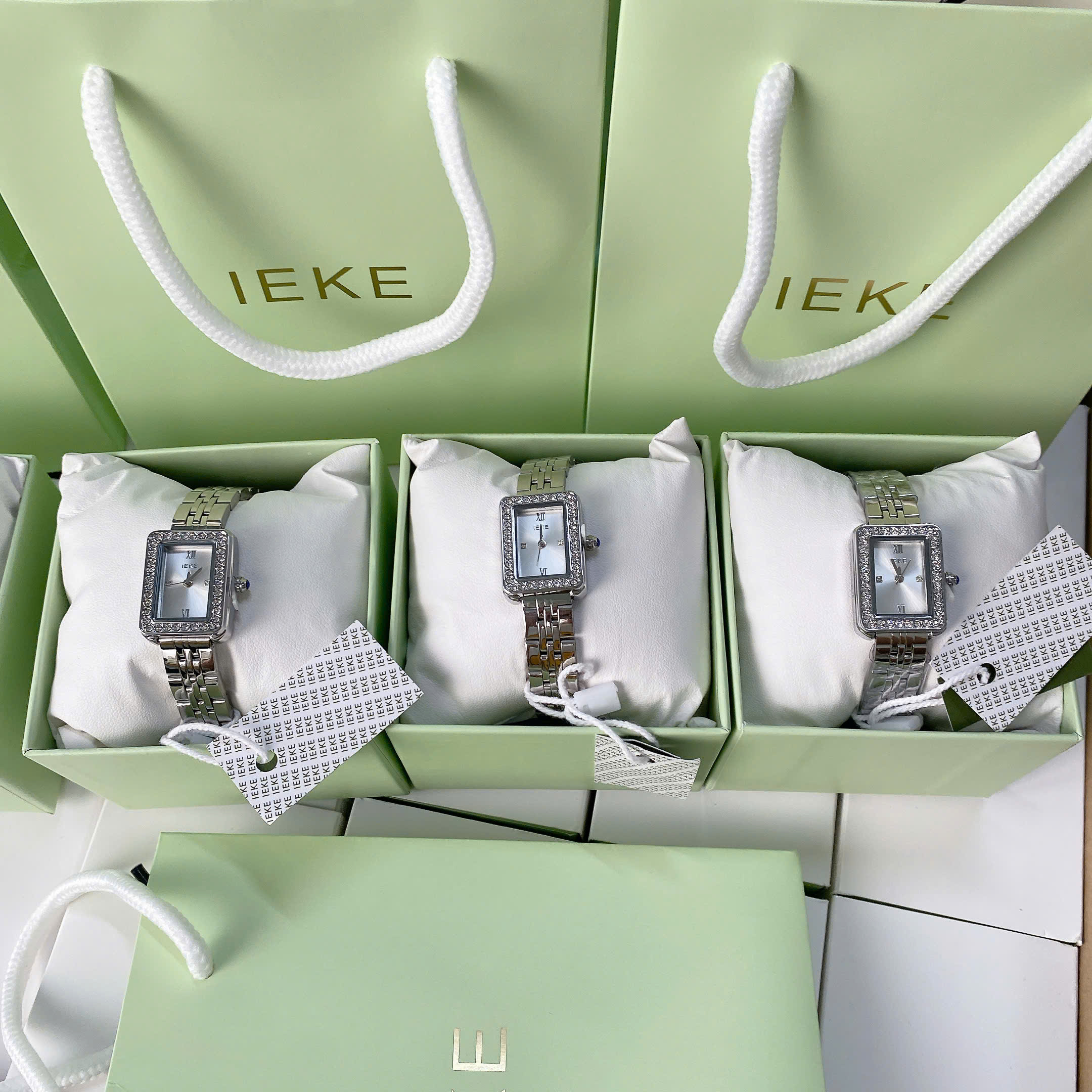 B558 - ĐỒNG HỒ IEKE ĐÍNH FULL VIỀN ĐÁ