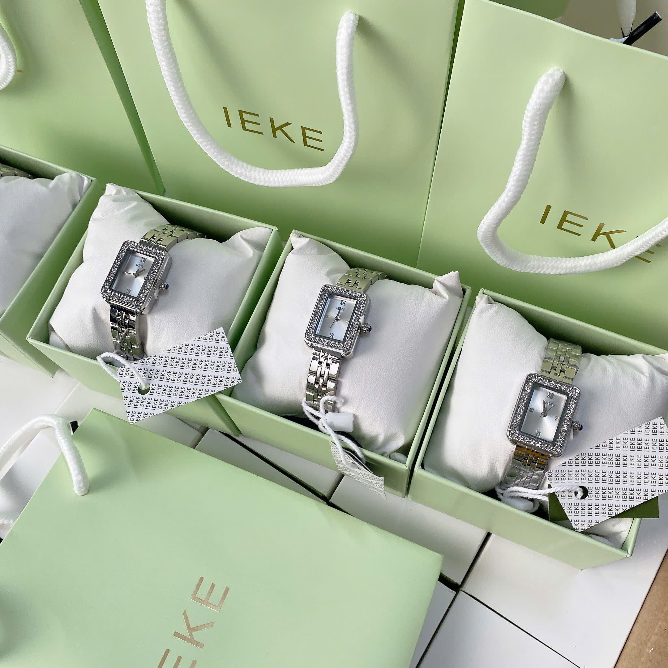 B558 - ĐỒNG HỒ IEKE ĐÍNH FULL VIỀN ĐÁ