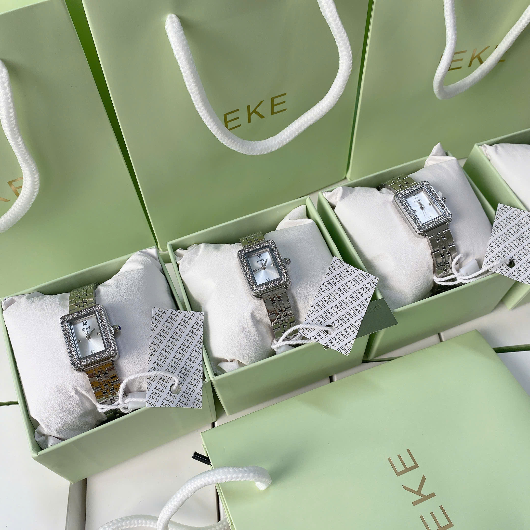 B558 - ĐỒNG HỒ IEKE ĐÍNH FULL VIỀN ĐÁ