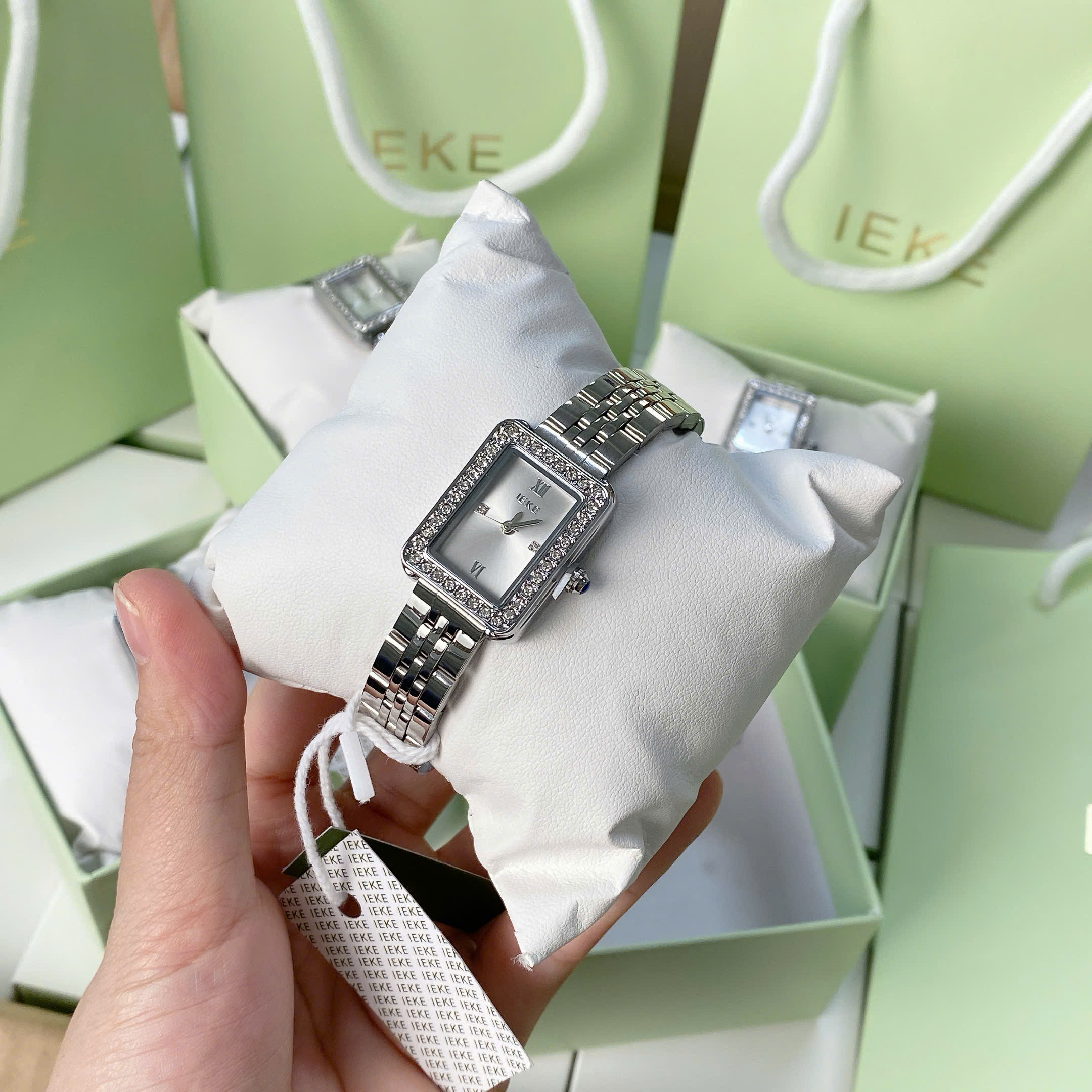 B558 - ĐỒNG HỒ IEKE ĐÍNH FULL VIỀN ĐÁ