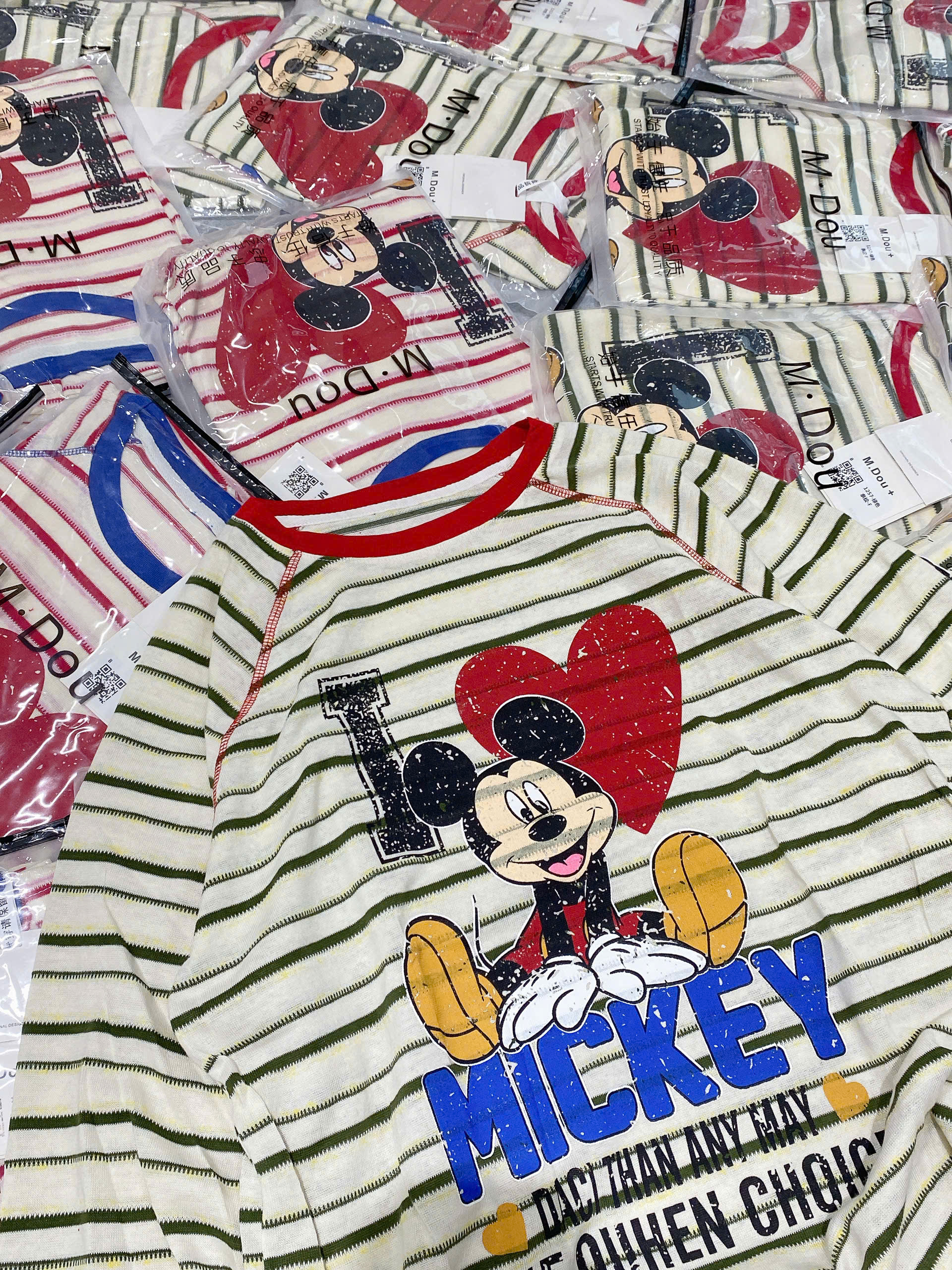B568 - ÁO THUN GIẤY KẺ MICKEY