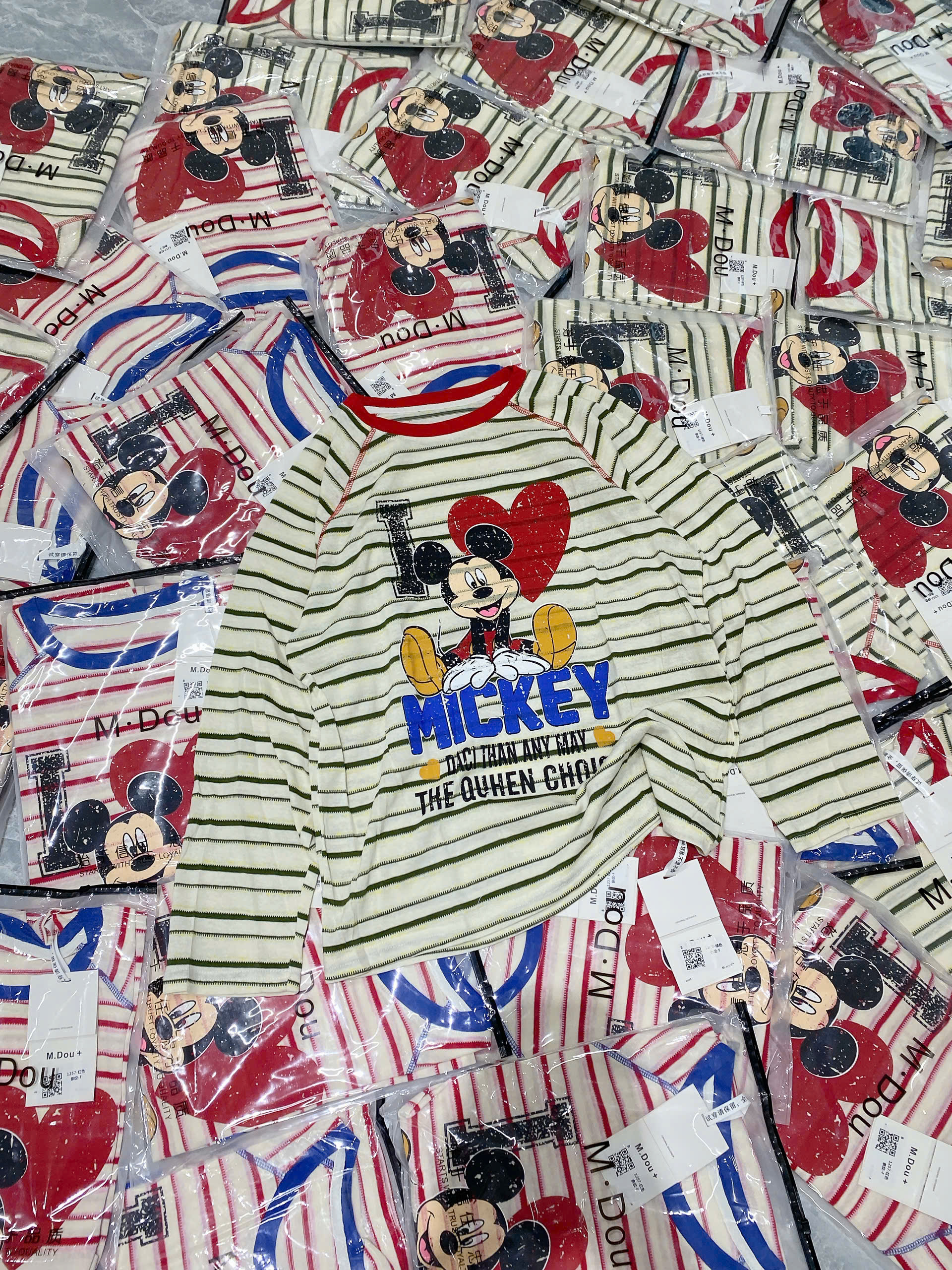 B568 - ÁO THUN GIẤY KẺ MICKEY