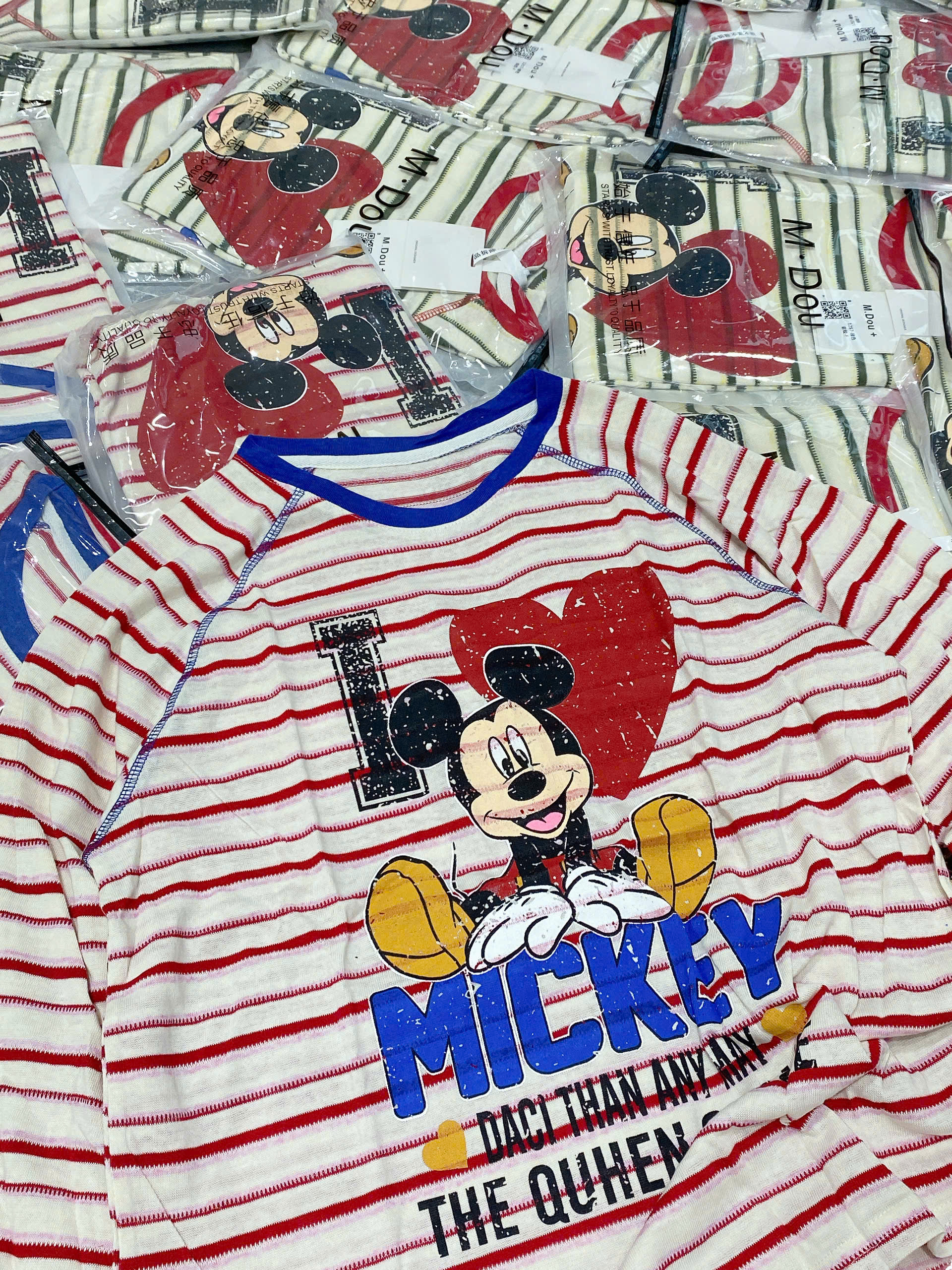 B568 - ÁO THUN GIẤY KẺ MICKEY