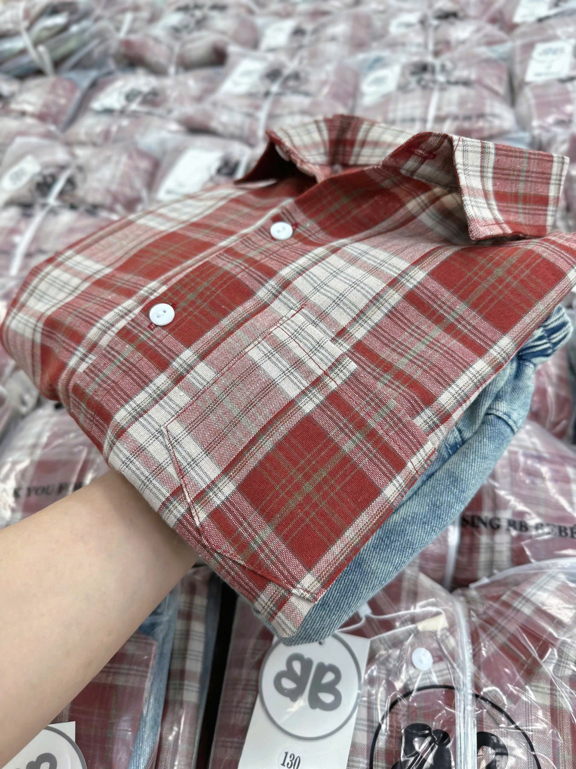 B572 - SET ÁO SƠ MI KẺ ĐỎ QUẦN JEAN