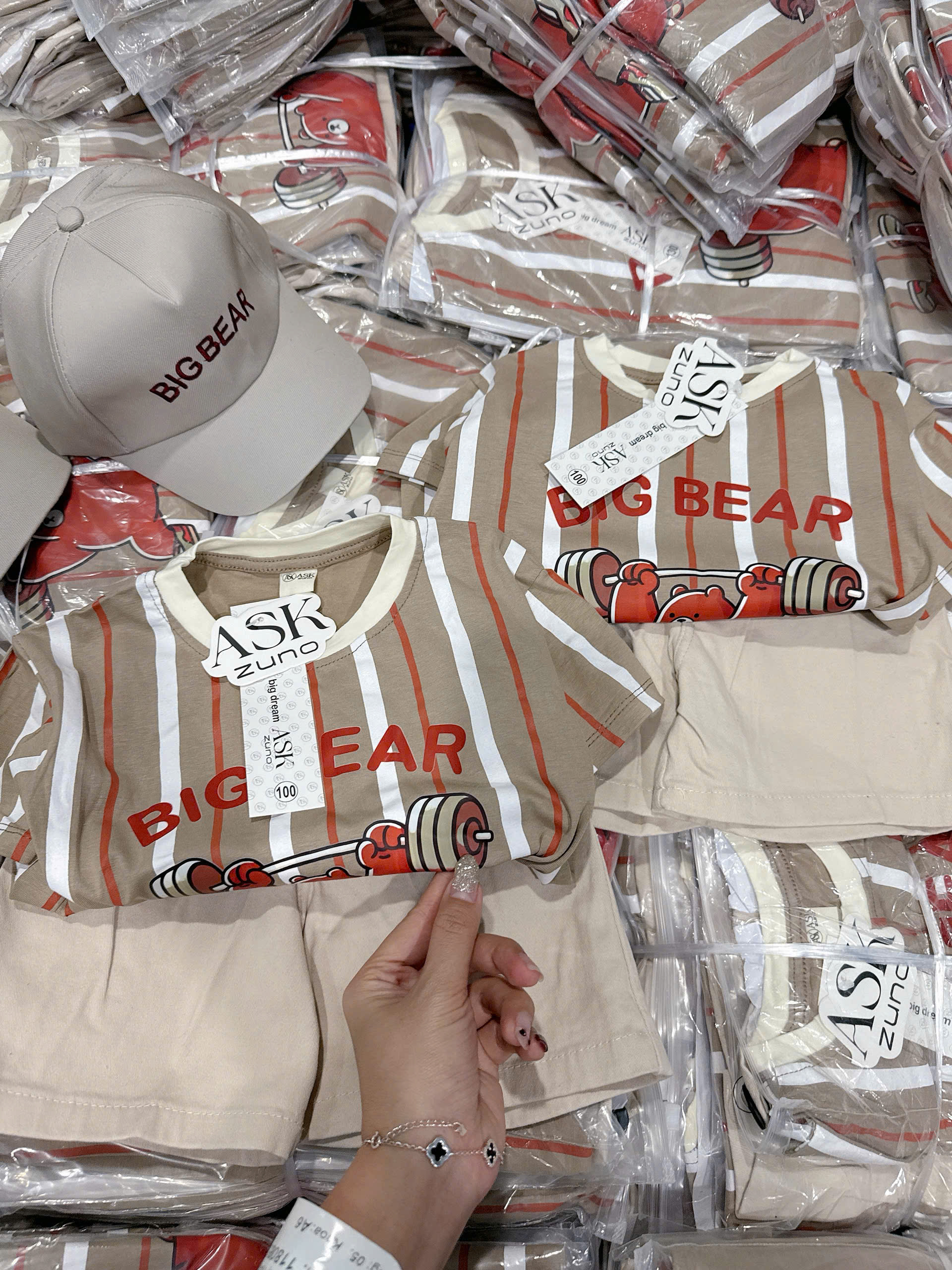 XẢ B575 - SET BỘ BIG BEAR KẺ KÈM MŨ