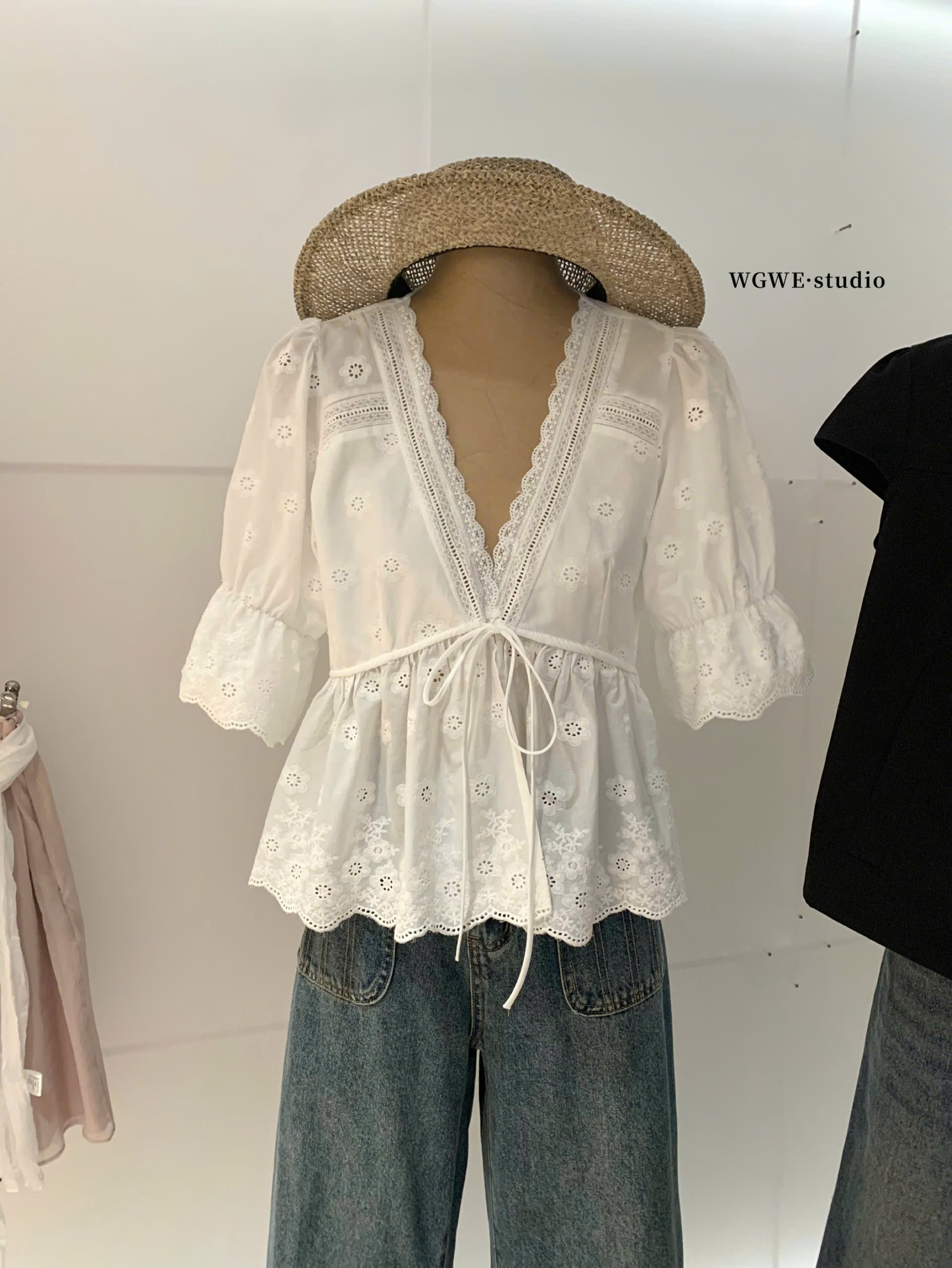 B590 - ÁO TRẮNG THÔ HOA THỦ CÔNG