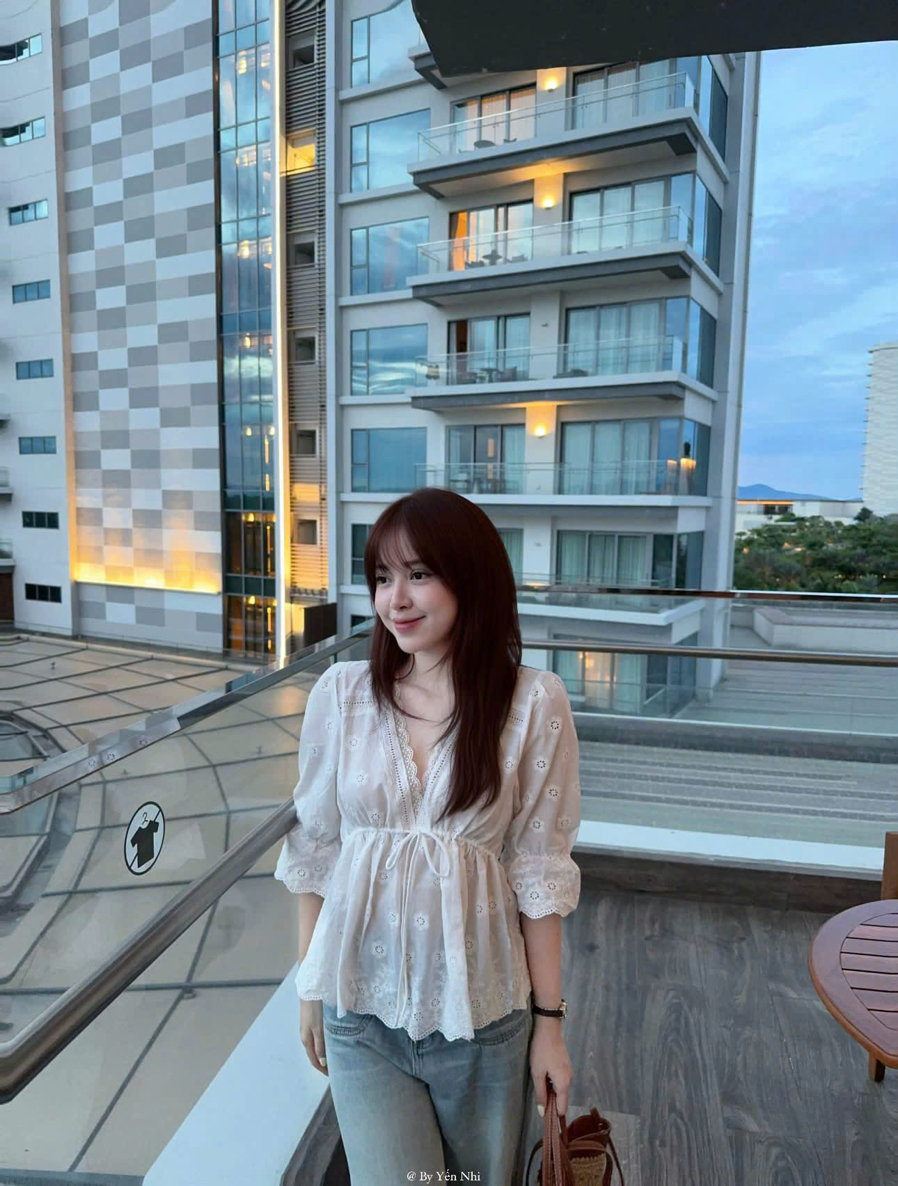 B590 - ÁO TRẮNG THÔ HOA THỦ CÔNG