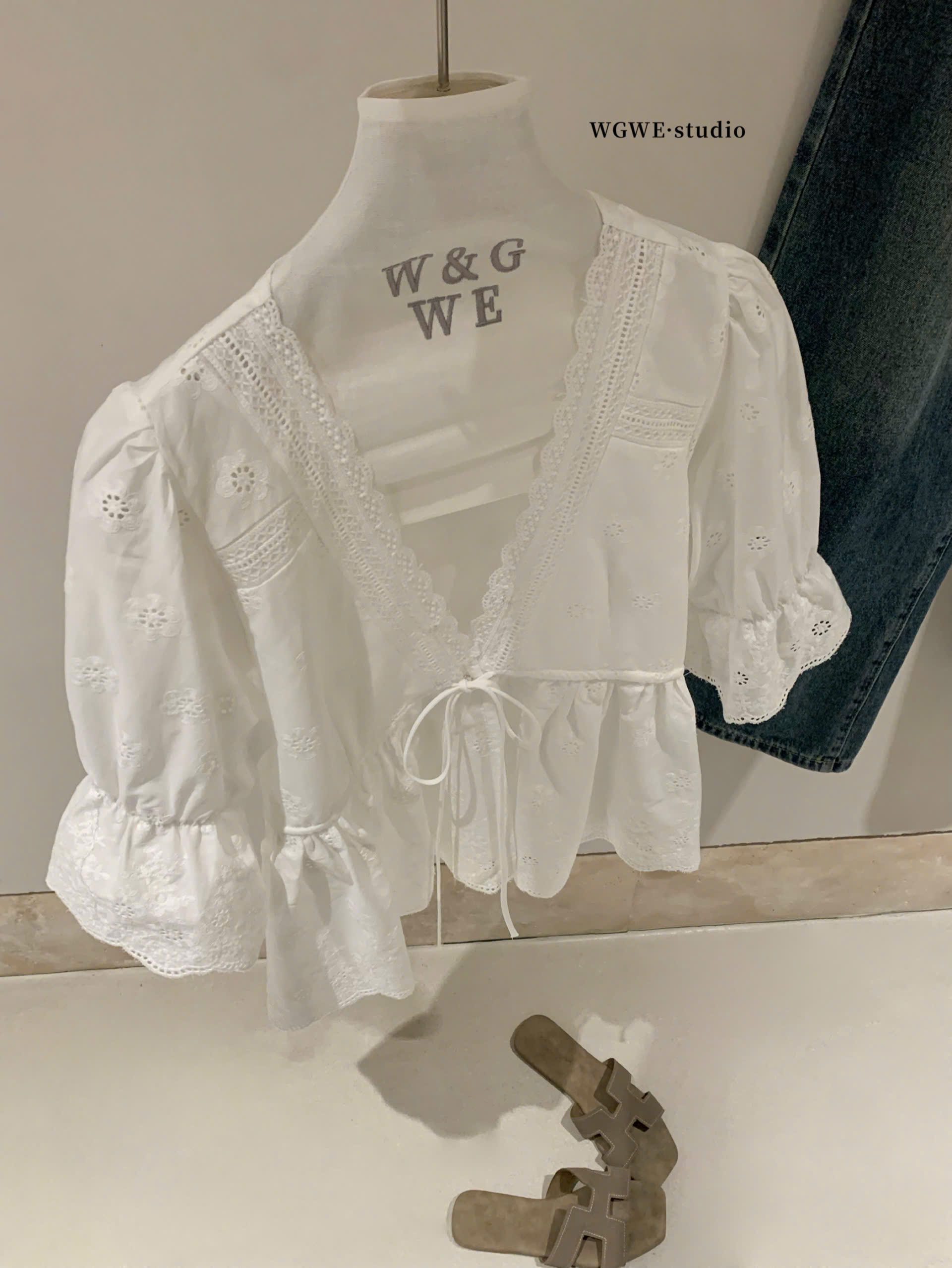 B590 - ÁO TRẮNG THÔ HOA THỦ CÔNG