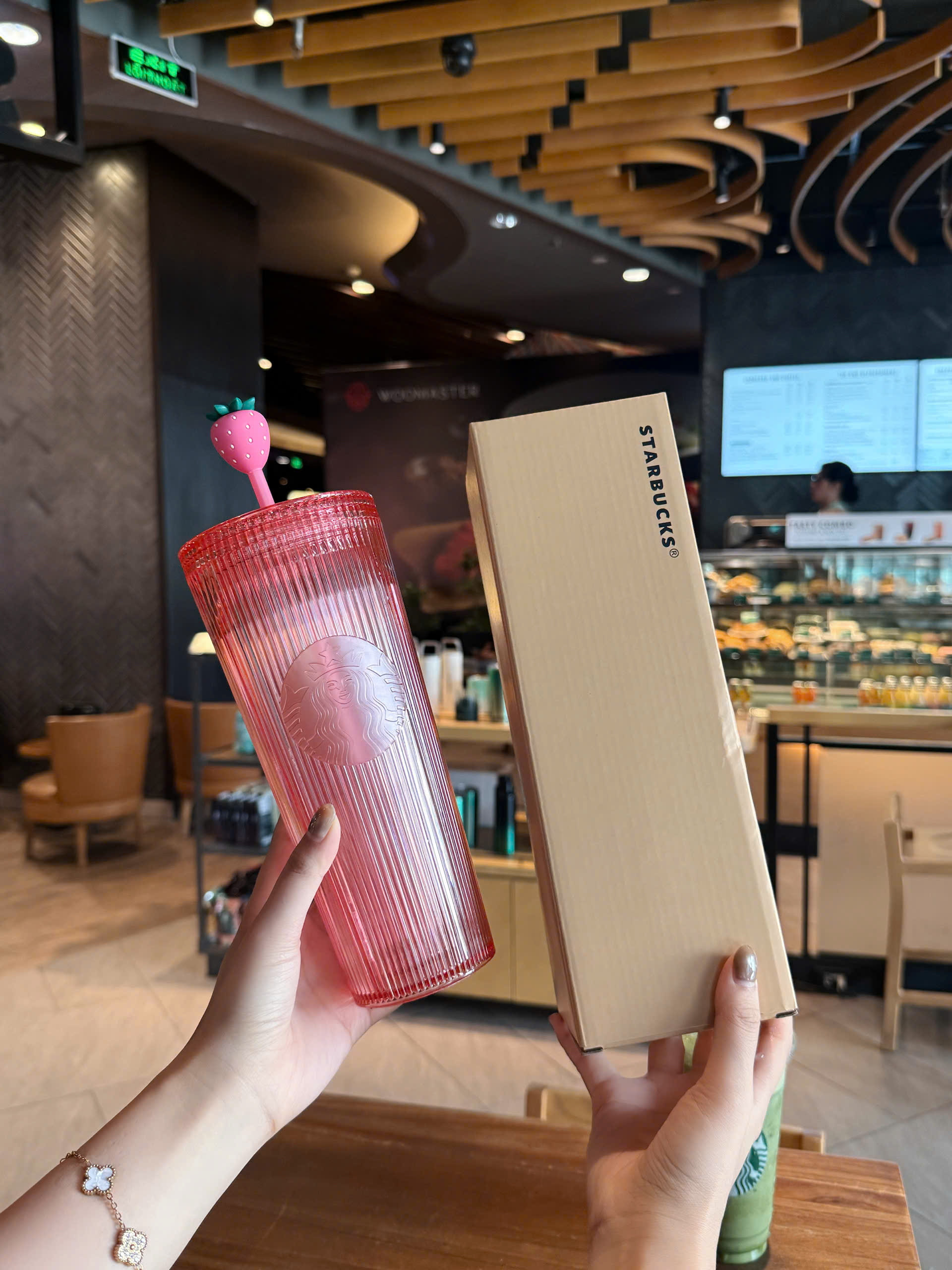 B634 - CỐC GIỮ NHIỆT TONE HỒNG 710ML