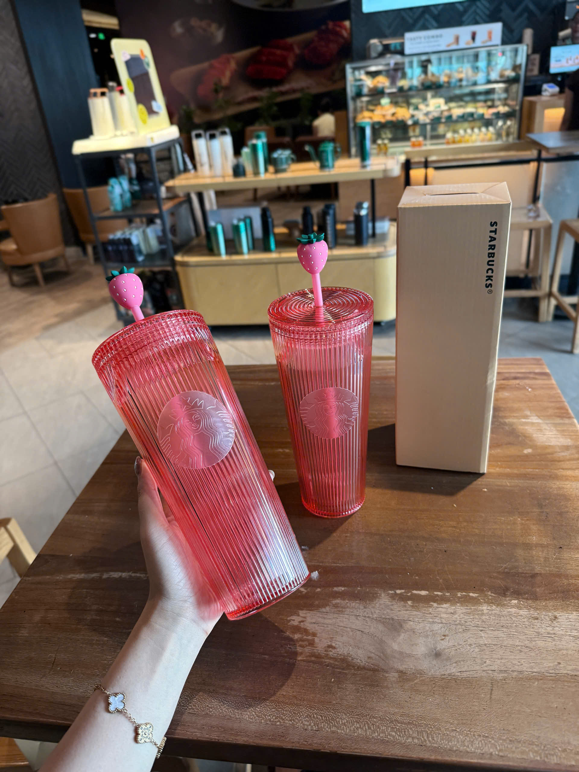 B634 - CỐC GIỮ NHIỆT TONE HỒNG 710ML