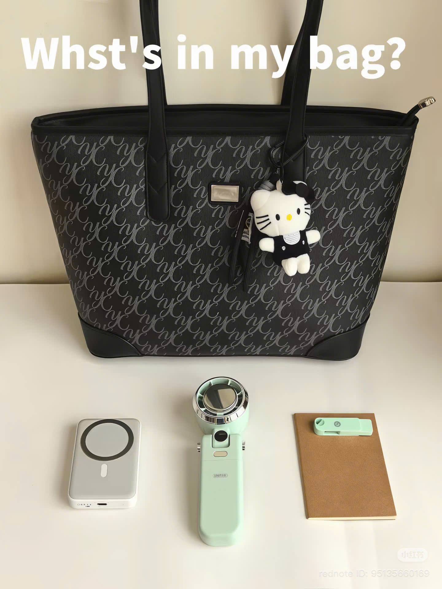 B865 - TÚI ĐEN KÈM CHARM KITTY