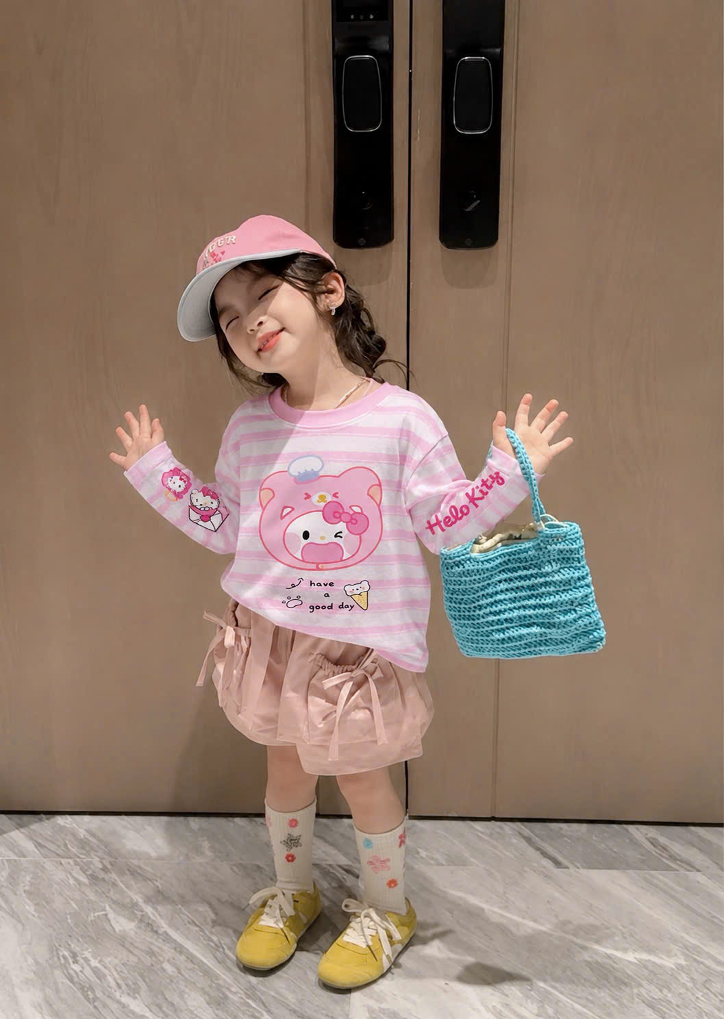 B922 - SET 2 ÁO GIẤY KẺ HỒNG VÀNG