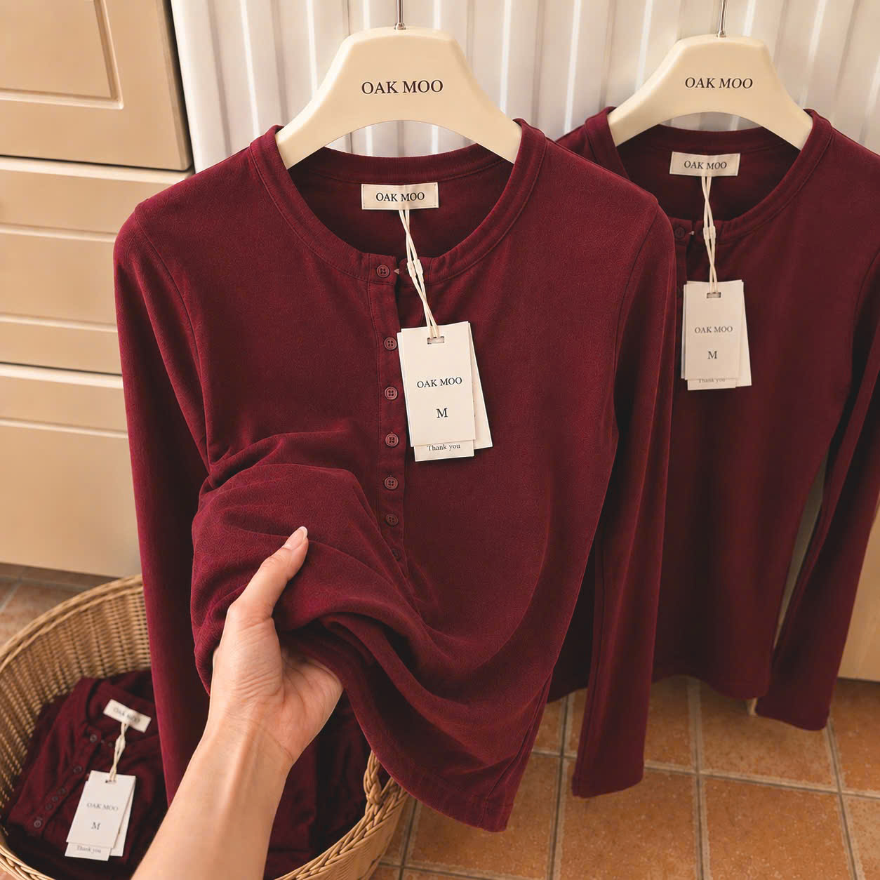 C399 - ÁO NỮ ĐỎ DÀI CỔ CÚC