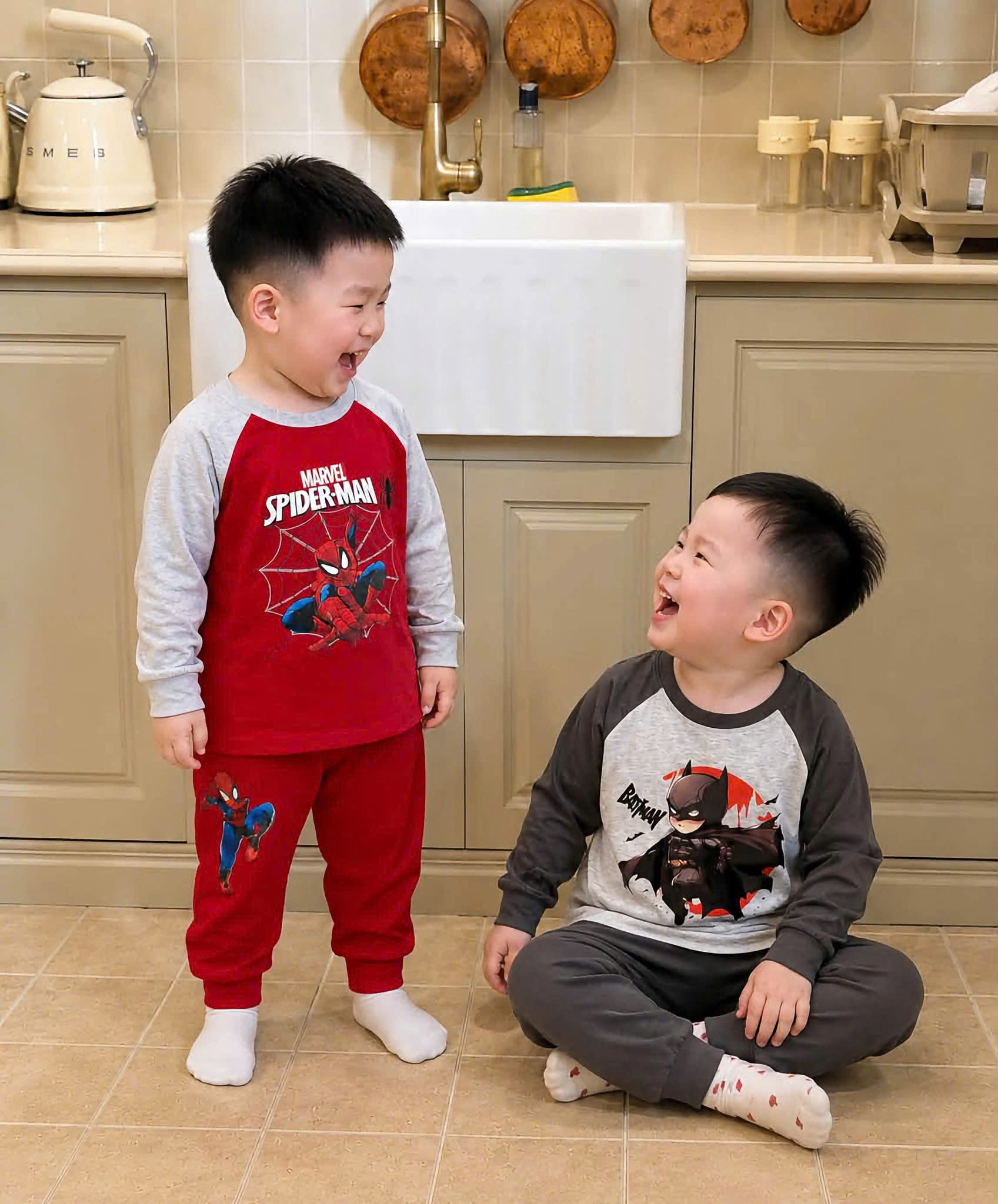 GOM A165 - SÉT 2 BỘ DÀI TAY SPIDER ĐỎ XÁM