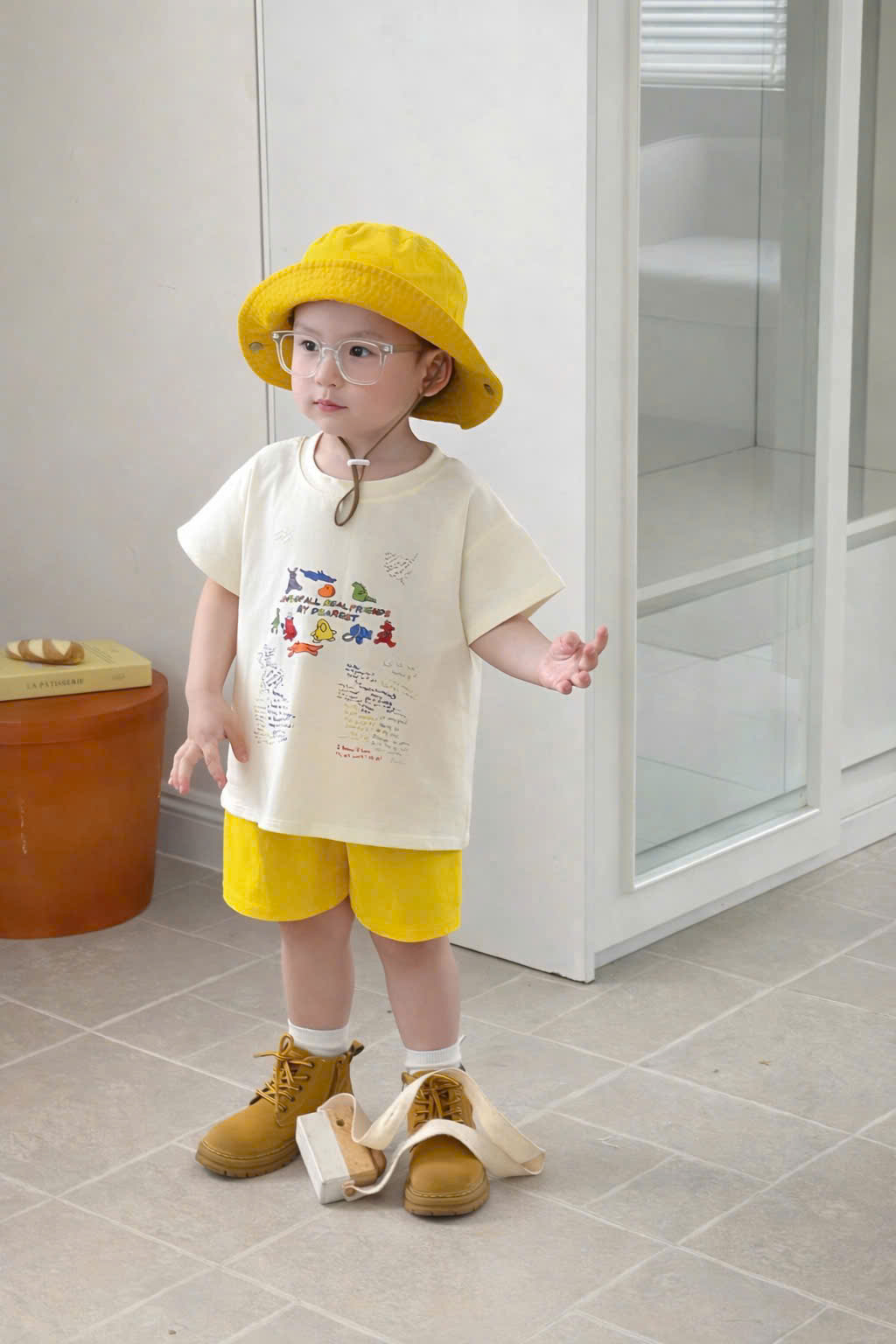 XẢ A209 - SET BỘ ÁO TRẮNG THÚ QUẦN VÀNG KÈM MŨ