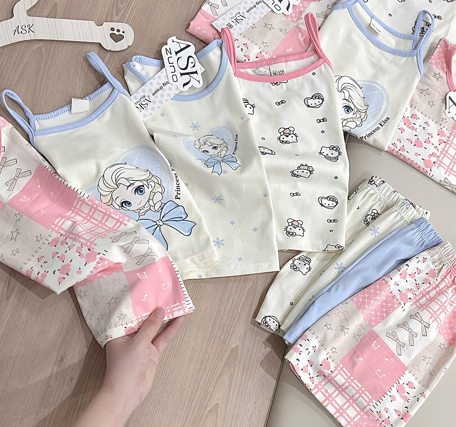 XẢ A423 - SET 2 BỘ SÁT NÁCH KITTY HỒNG ELSA XANH
