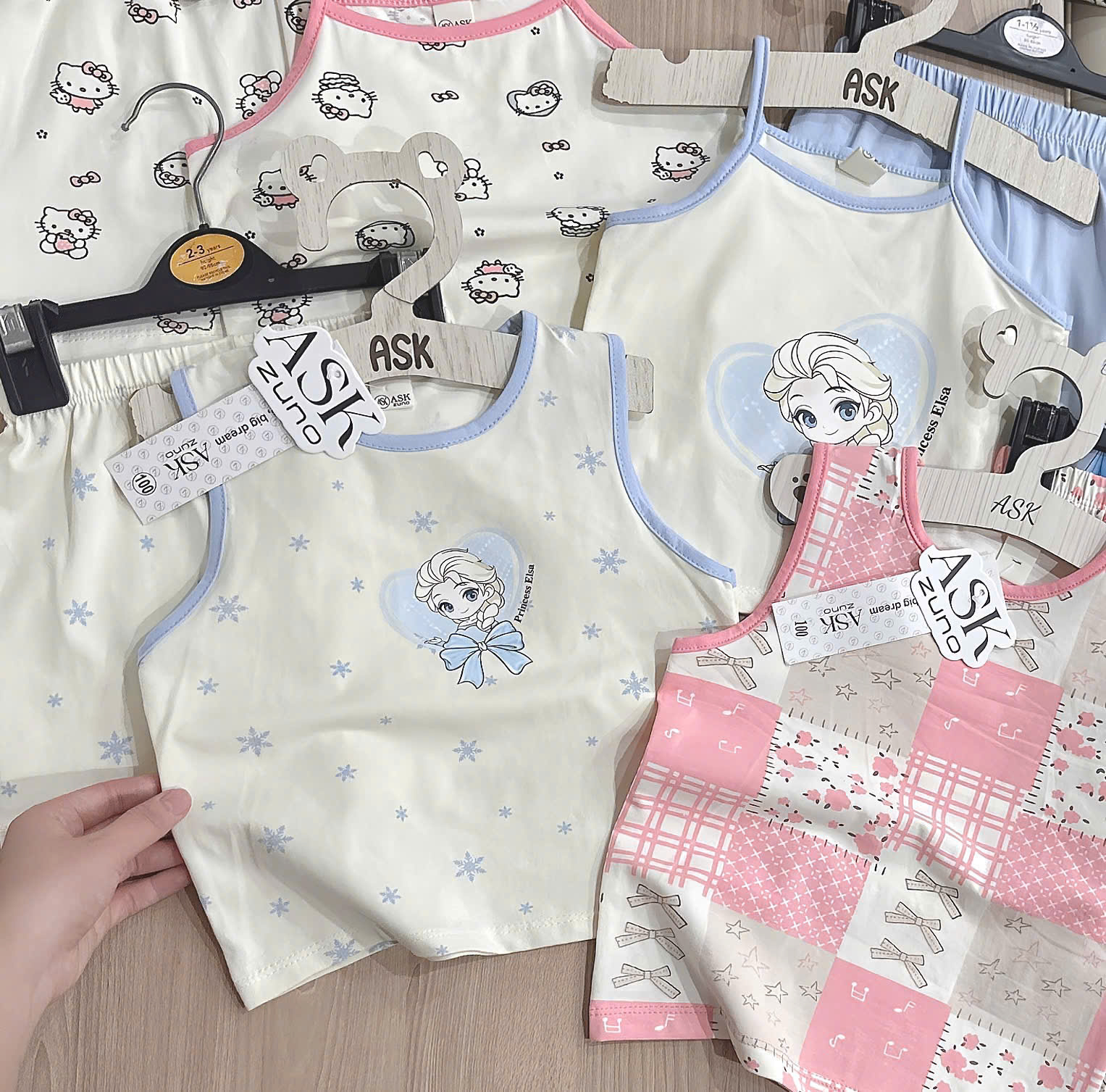 XẢ A423 - SET 2 BỘ SÁT NÁCH KITTY HỒNG ELSA XANH