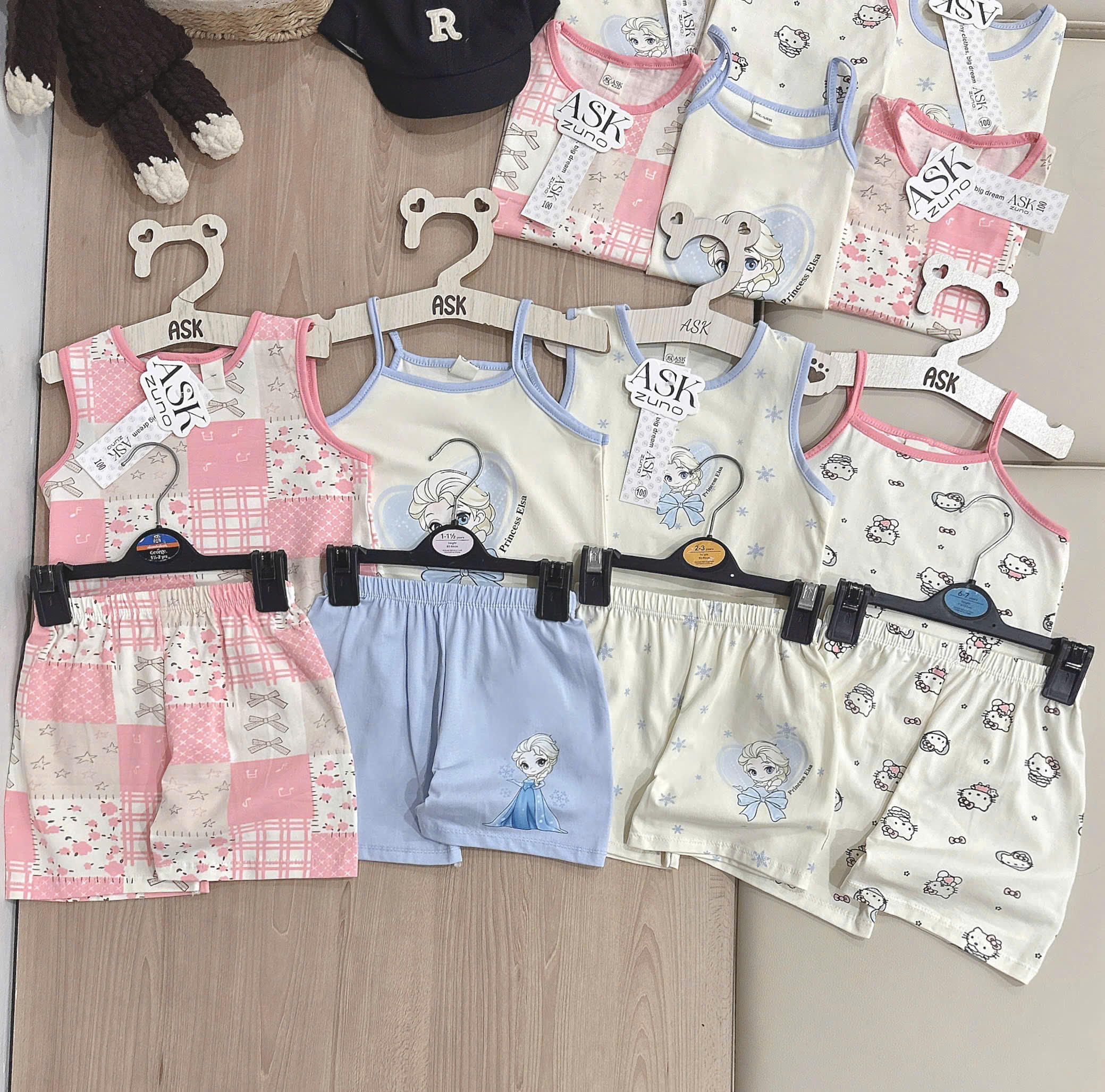 XẢ A423 - SET 2 BỘ SÁT NÁCH KITTY HỒNG ELSA XANH