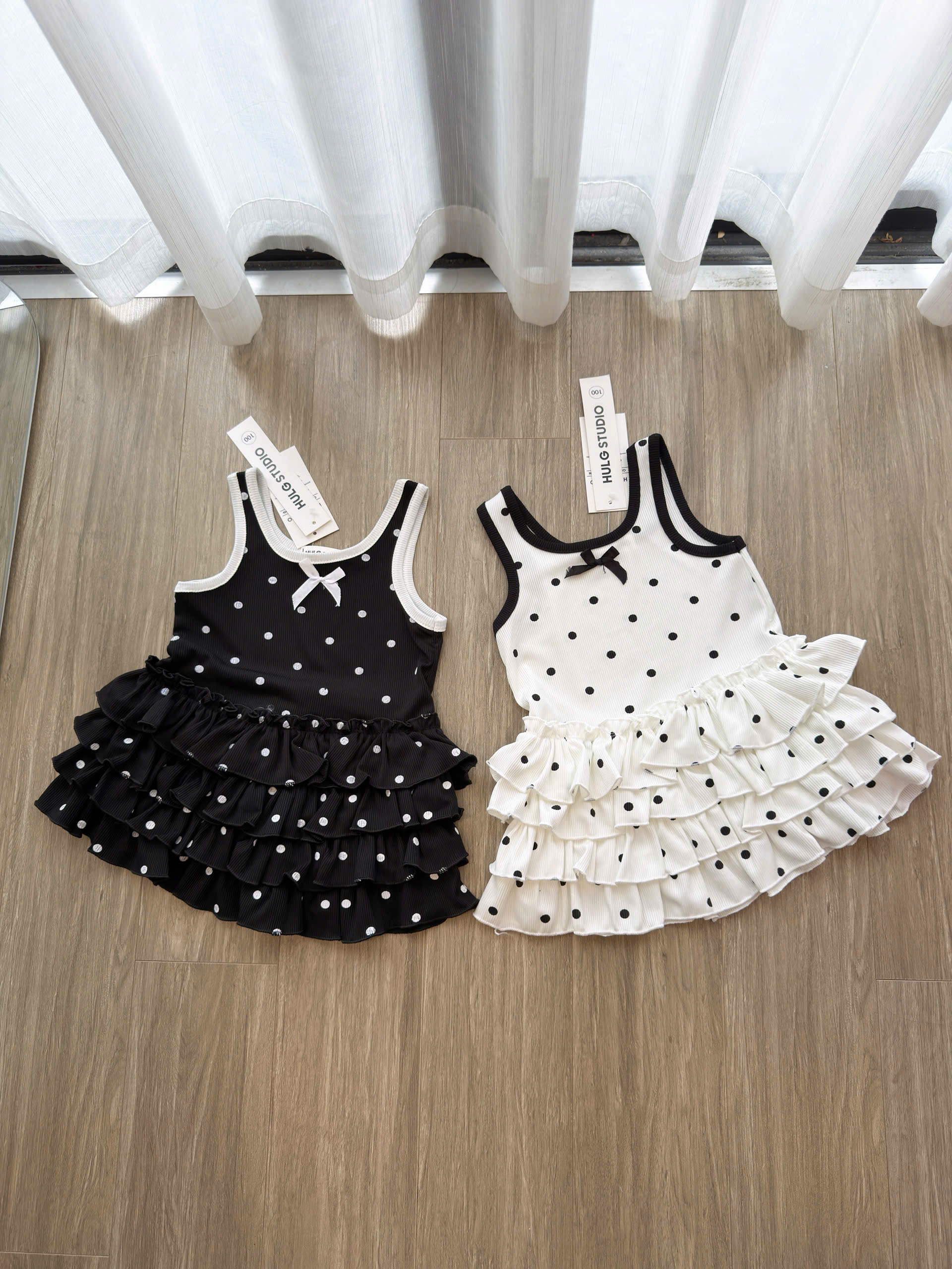A596 - SET 2 VÁY TĂM CHẤM BÍ TRẮNG ĐEN