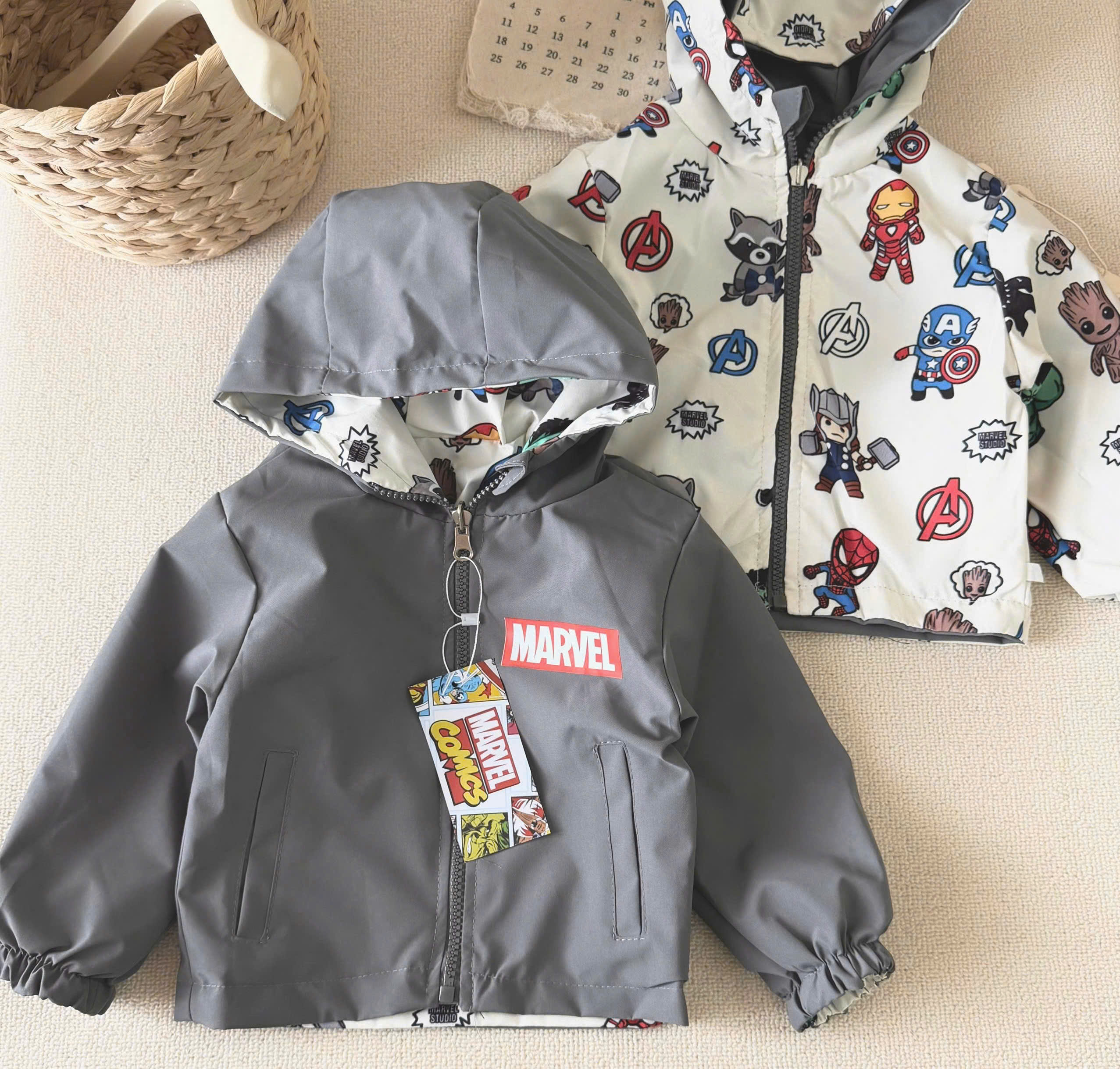 GOM A682 - ÁO GIÓ 2 MẶT MARVEL GHI XÁM /
