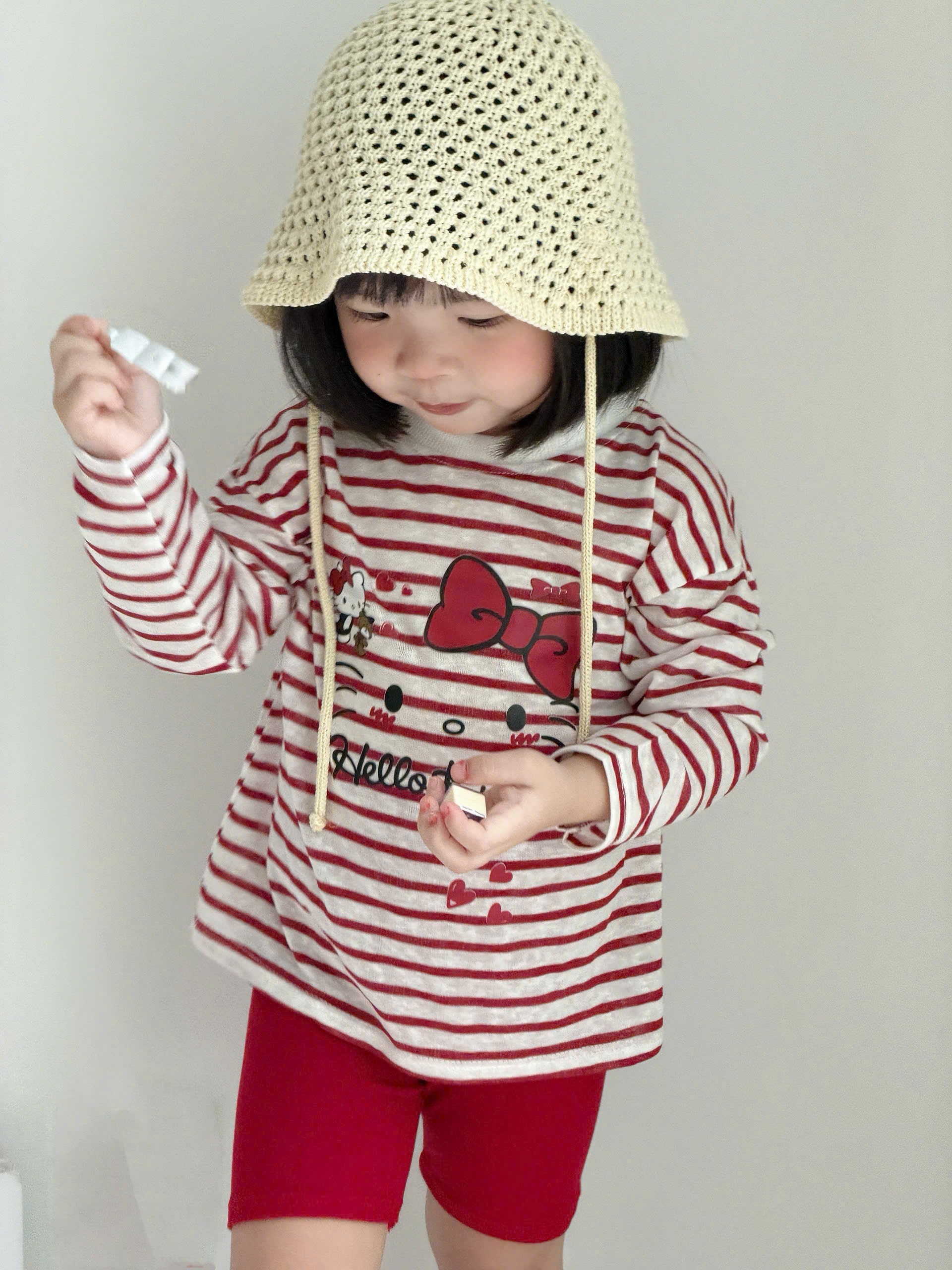 GOM B160 - SET ÁO KẺ KITTY QUẦN ĐỎ