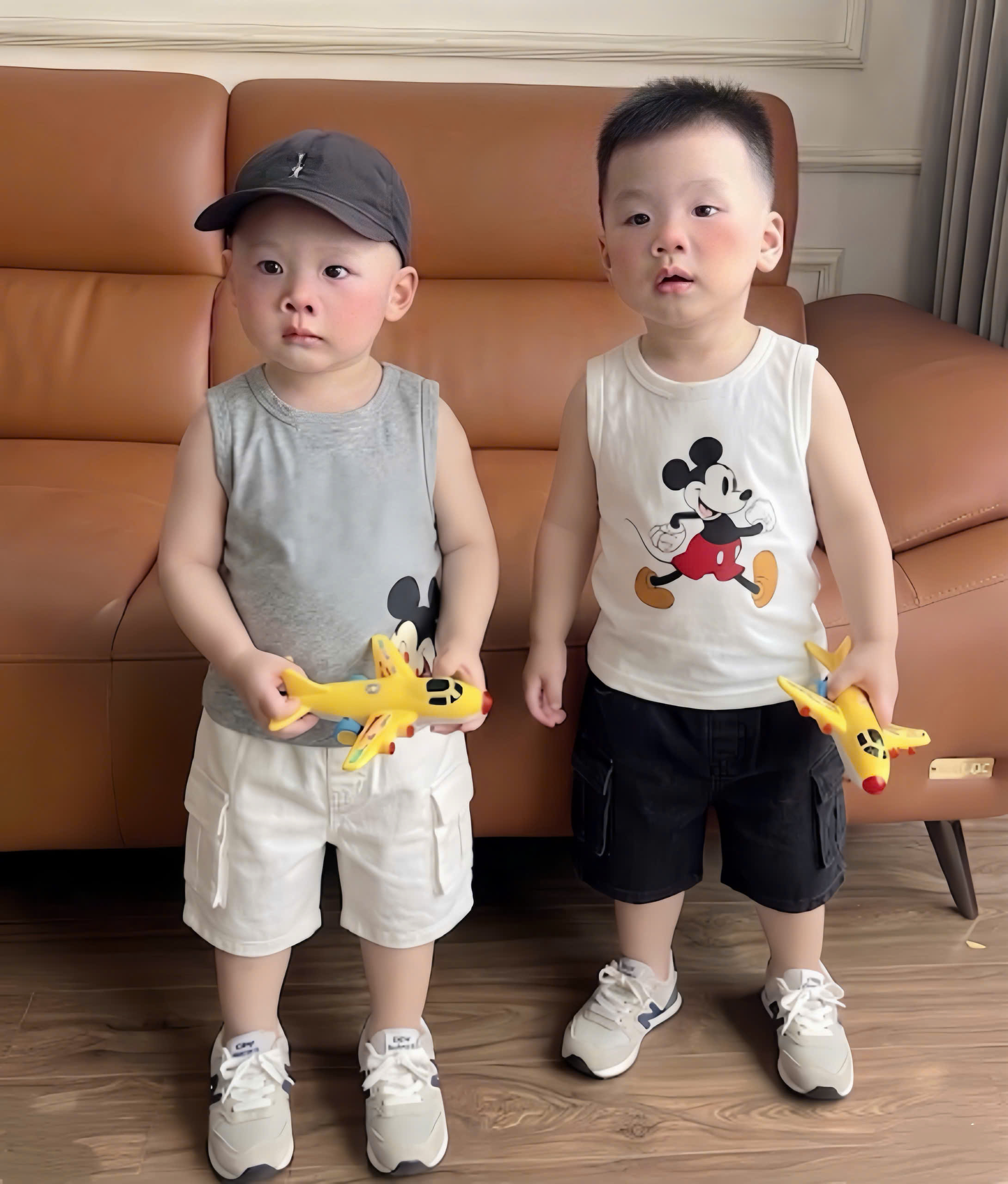 XẢ B284 - SET 4 ÁO BA LỖ MICKEY ĐỎ THAN XÁM TRẮNG