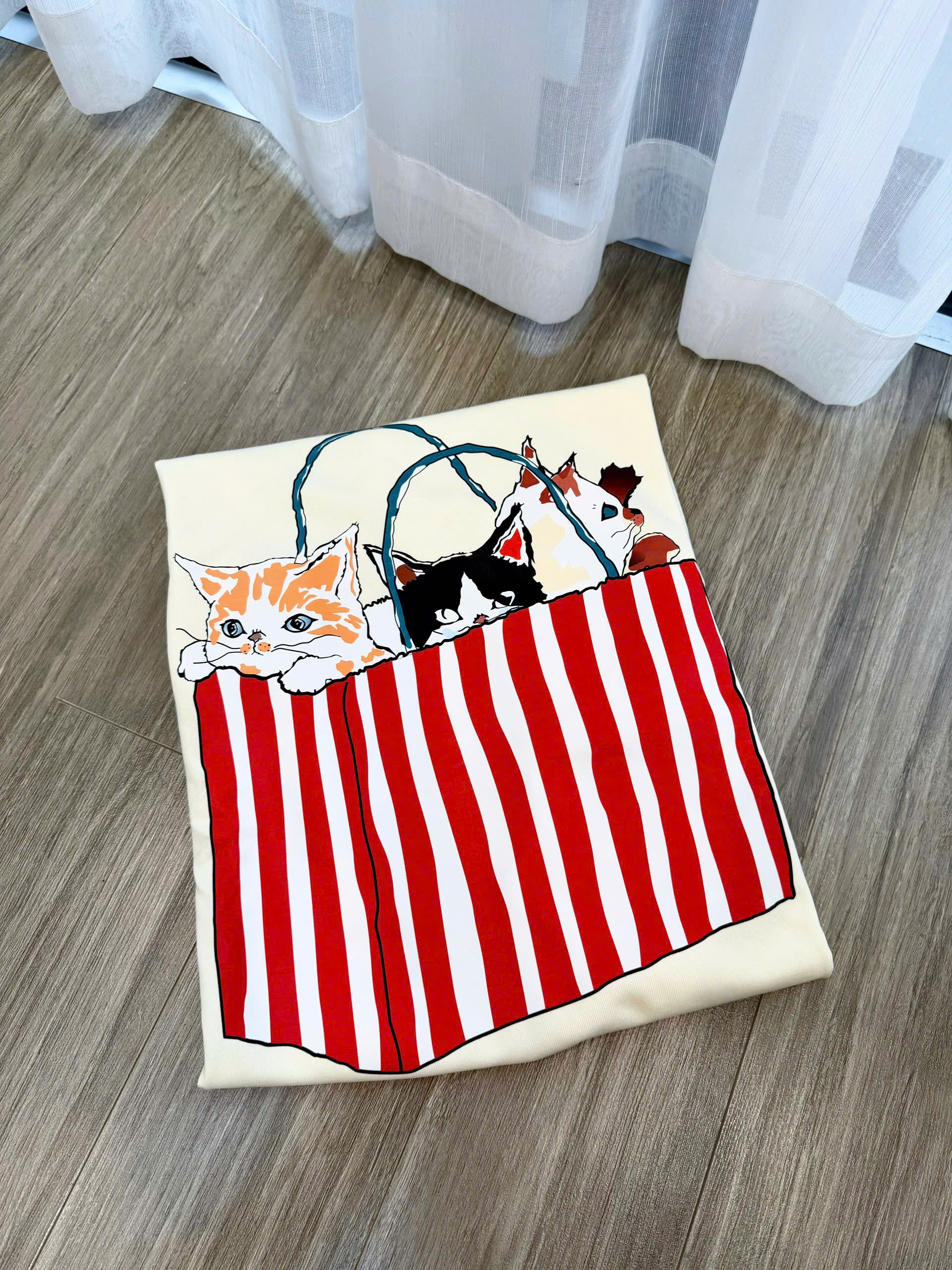 XẢ B287 - ÁO PHÔNG NỮ TRẮNG 3 CON MÈO