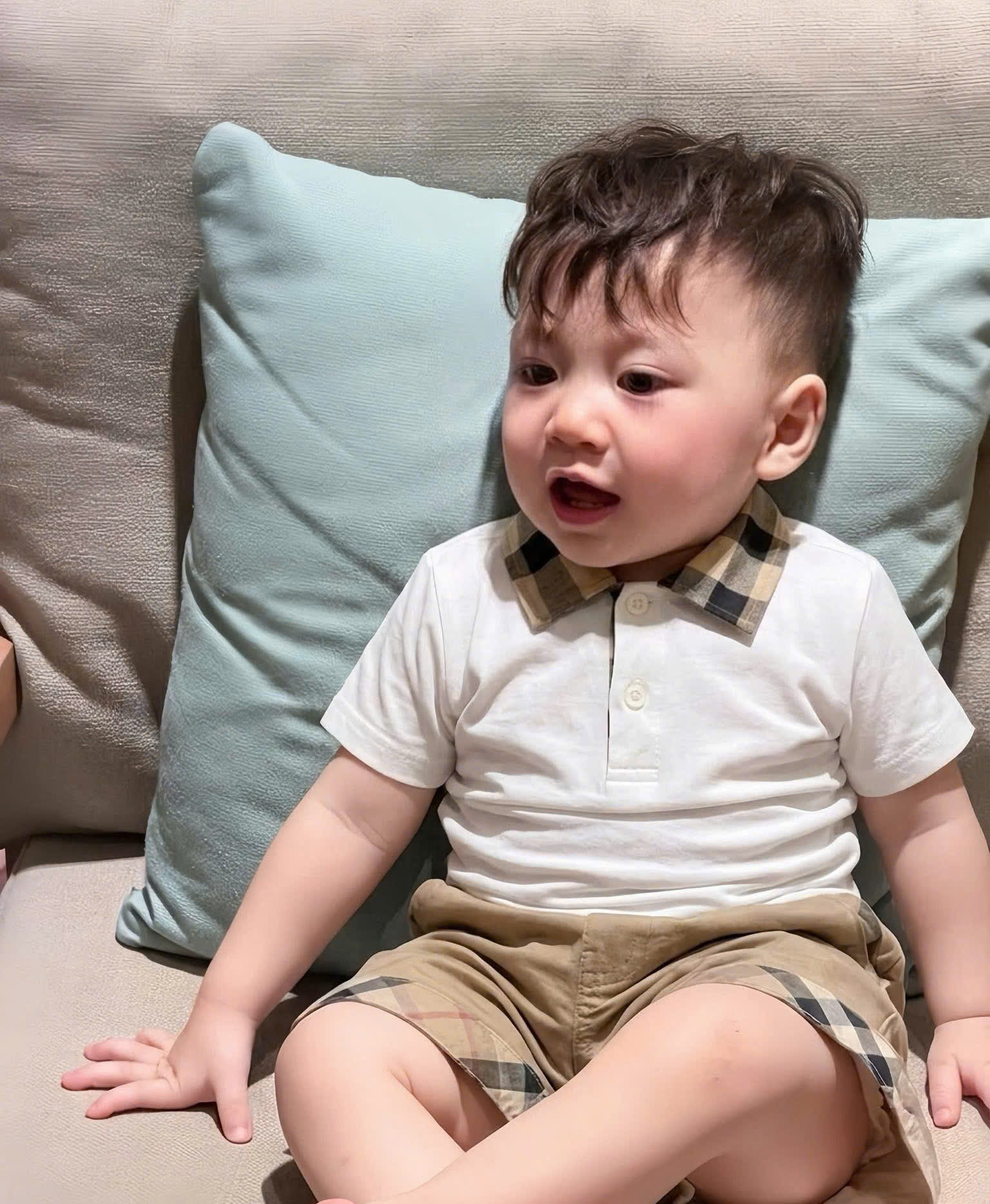 XẢ B299 - SET ÁO POLO TRẮNG B.B.R QUẦN KAKI
