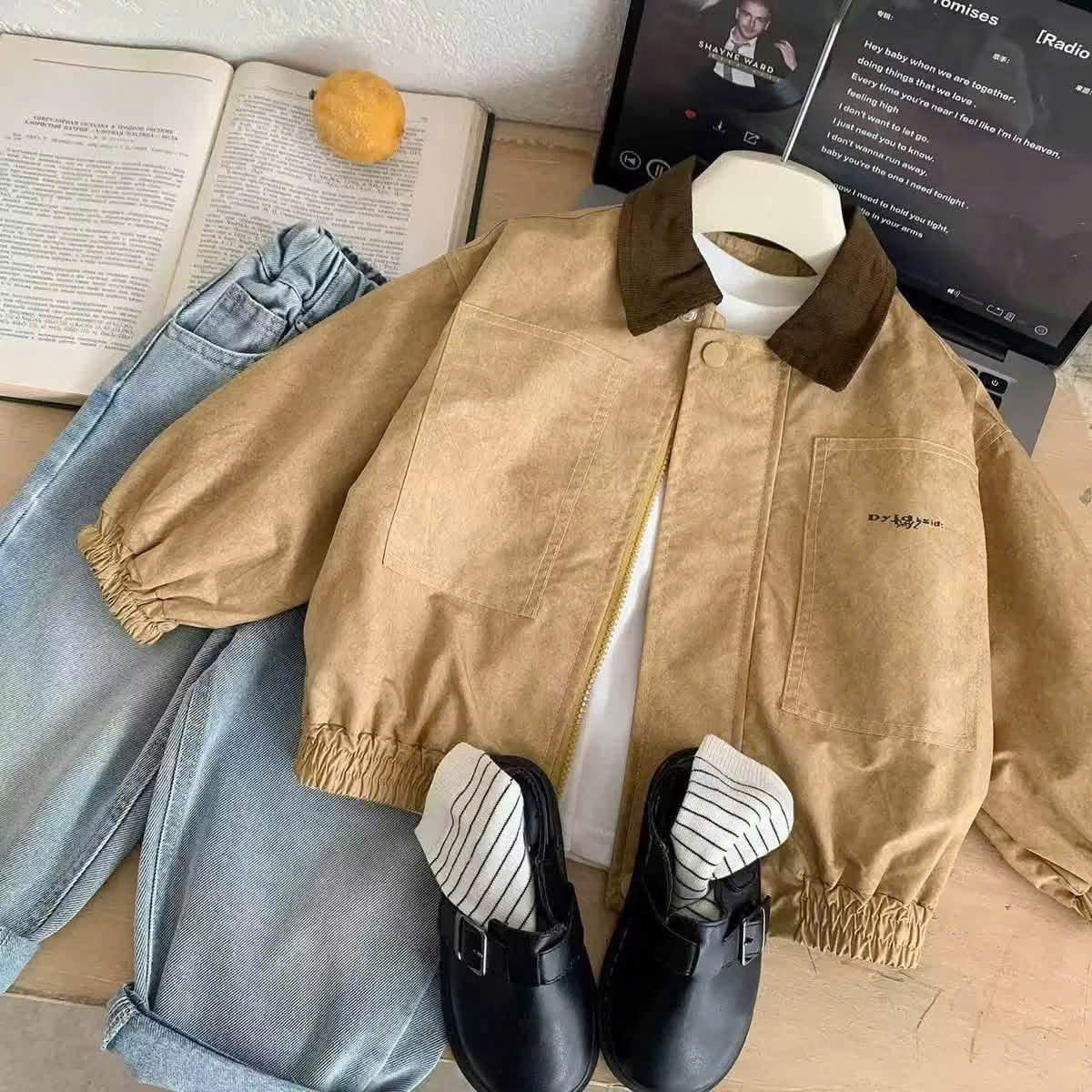 B371 - ÁO KHOÁC BOMBER DA LỘN VÀNG CỔ NÂU