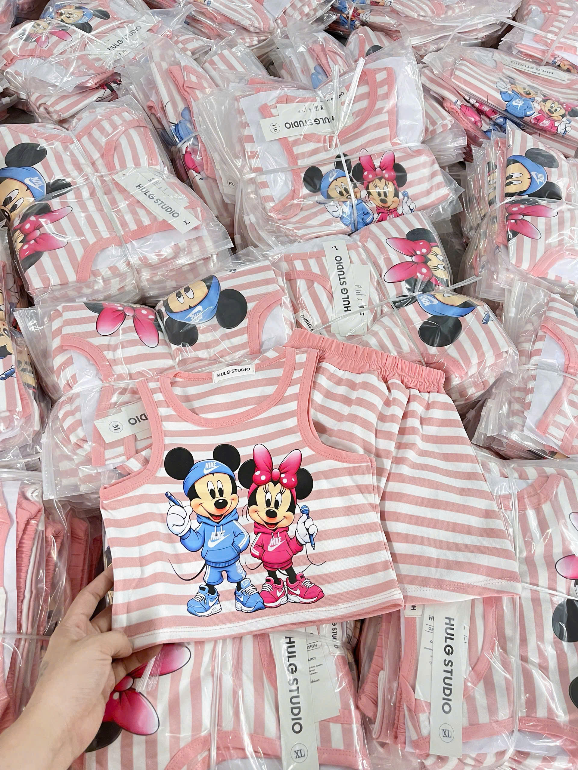 XẢ B437 - SET BỘ MICKEY MINNIE SÁT NÁCH CV XÓE HỒNG KẺ