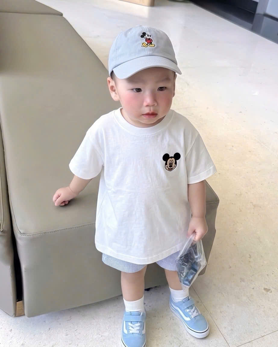 GOM B533 - SET ÁO TRẮNG MICKEY QUẦN SỌC XANH KÈM MŨ