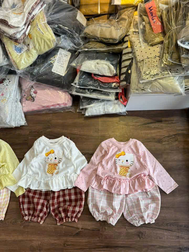 B539 - SET ÁO GIẤY KITTY NƠ VÀNG 3 MÀU