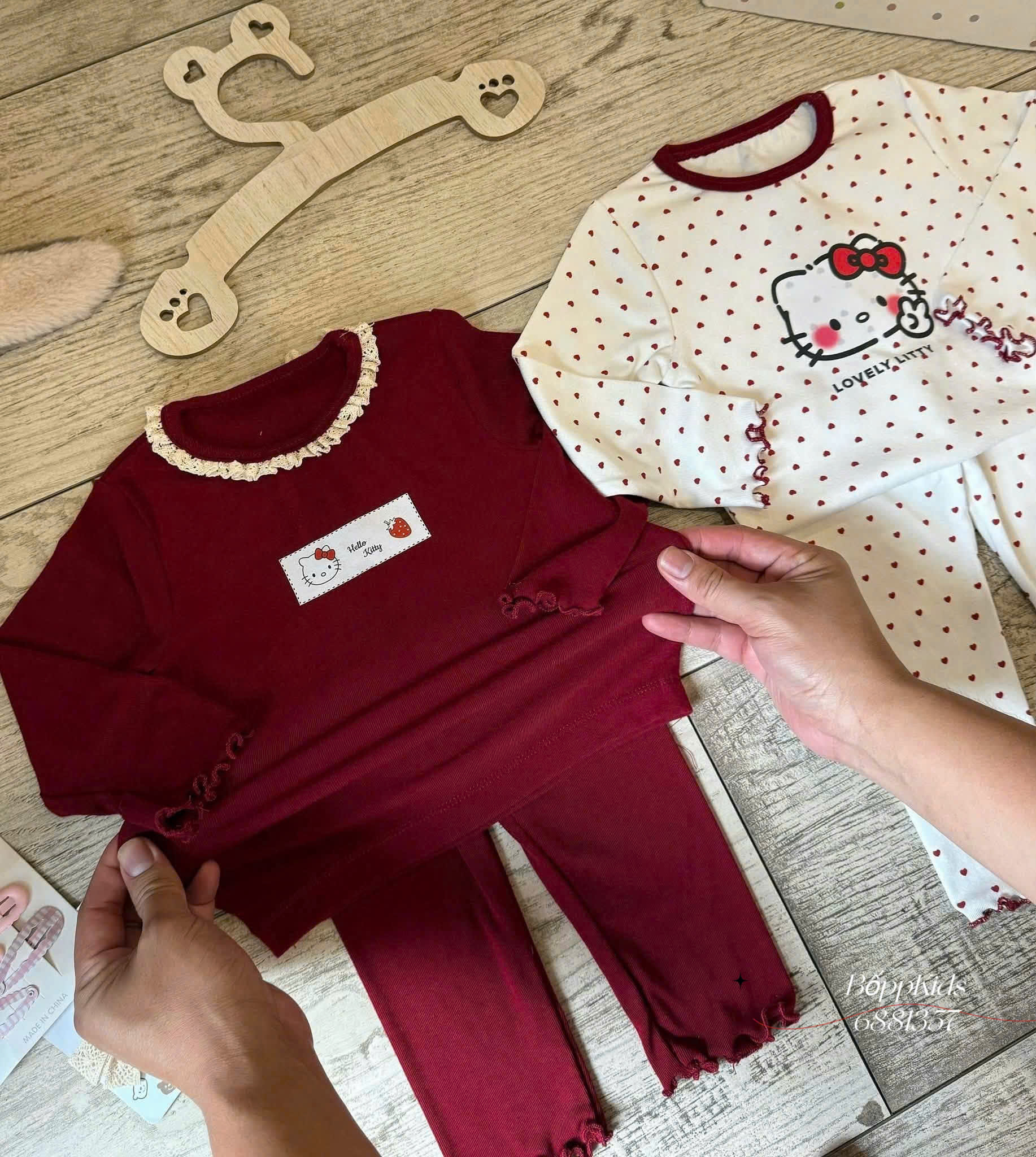 B562 - SET 2 BỘ ZÍP DÀI TAY KITTY ĐỎ TRẮNG