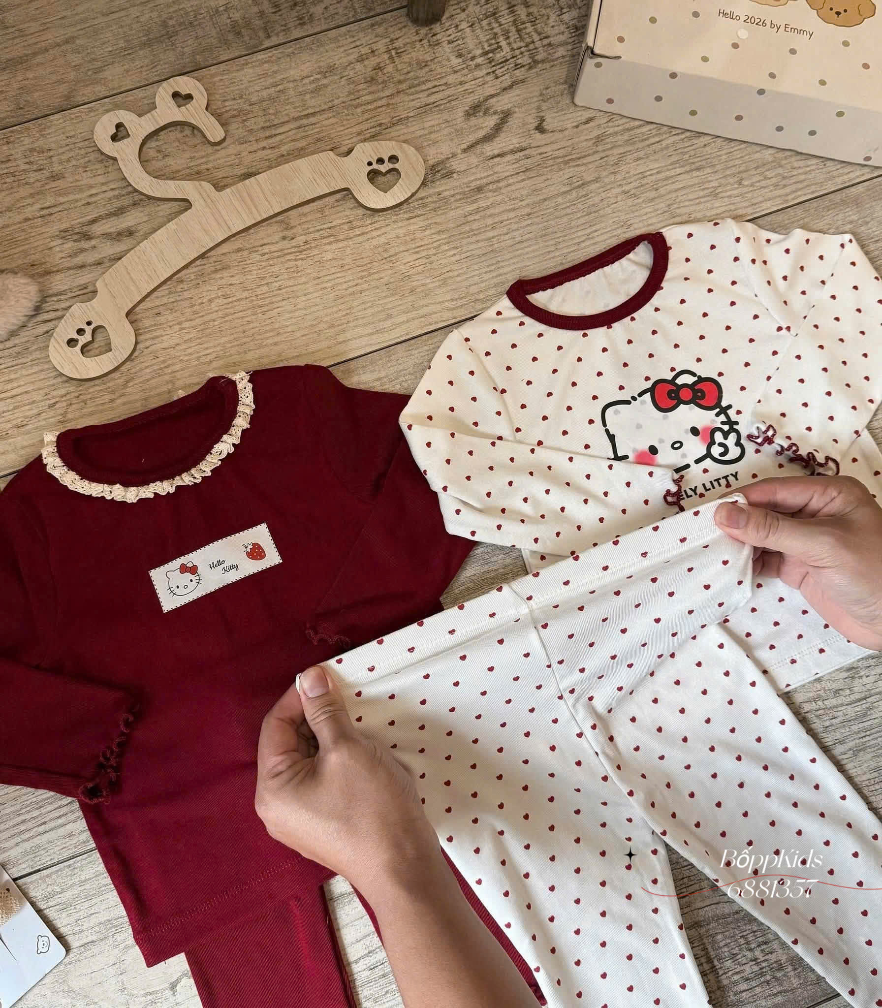 B562 - SET 2 BỘ ZÍP DÀI TAY KITTY ĐỎ TRẮNG
