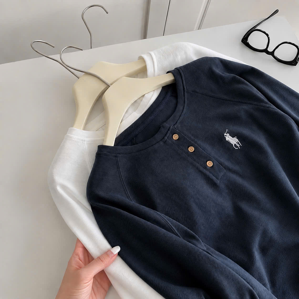 GOM B628 - SET 2 ÁO PHÔNG GIẤY THÊU NGỰA ĐEN TRẮNG