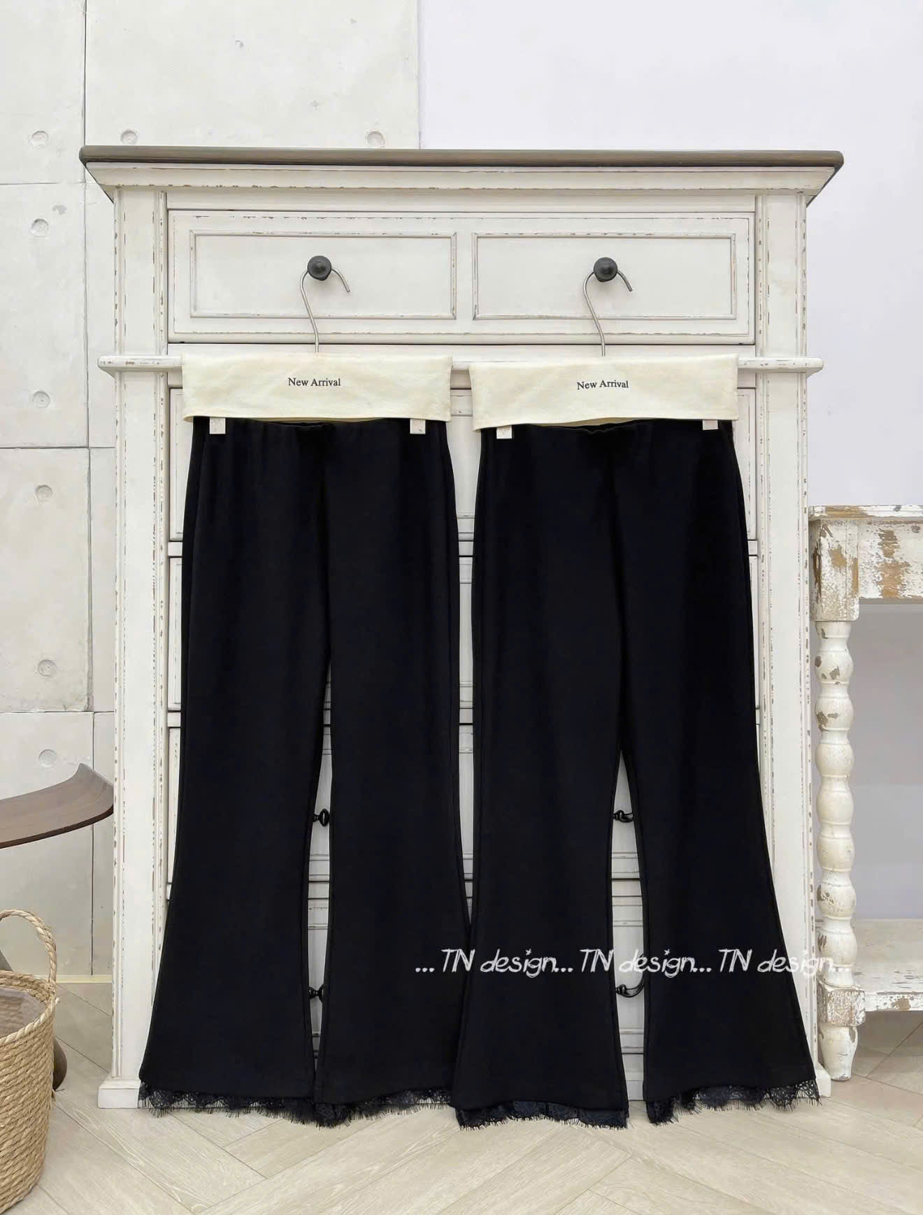 GOM B629 - QUẦN LOE NỮ GẤU REN /
