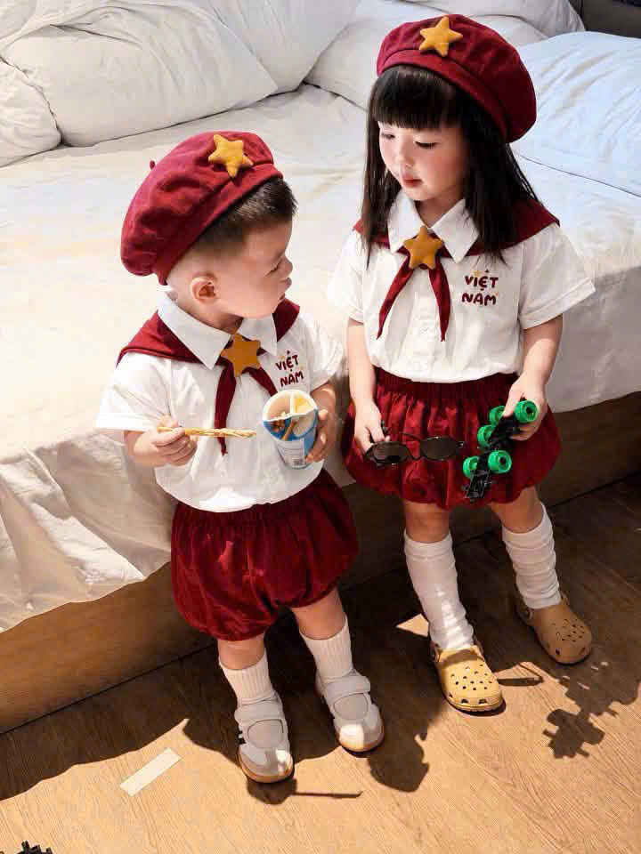 GOM B641 - SET 5 CHI TIẾT SƠ MI TRẮNG QUẦN BÍ ĐỎ /
