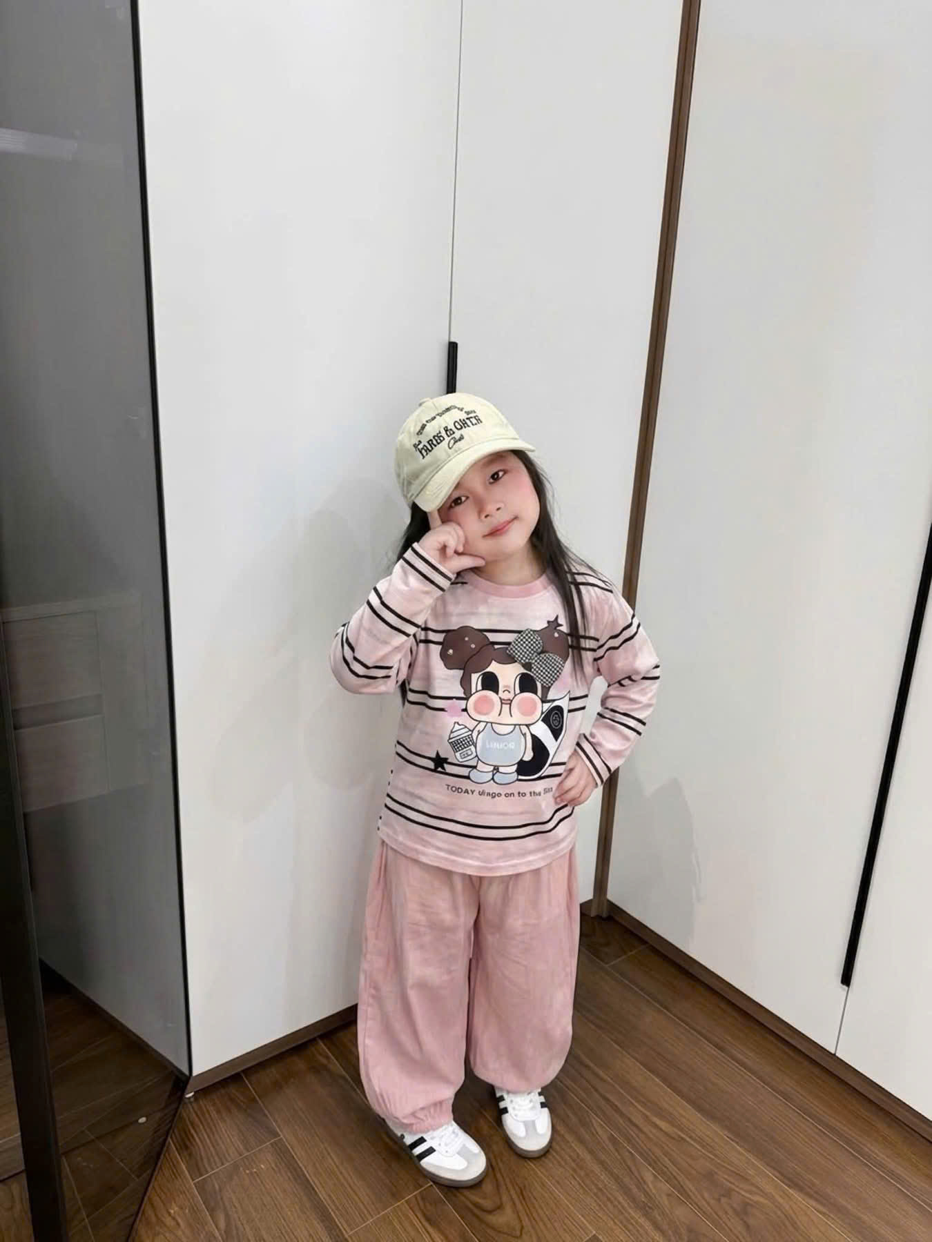 GOM B909 - SET ÁO KẺ QUẦN BOM ĐÍNH NƠ /