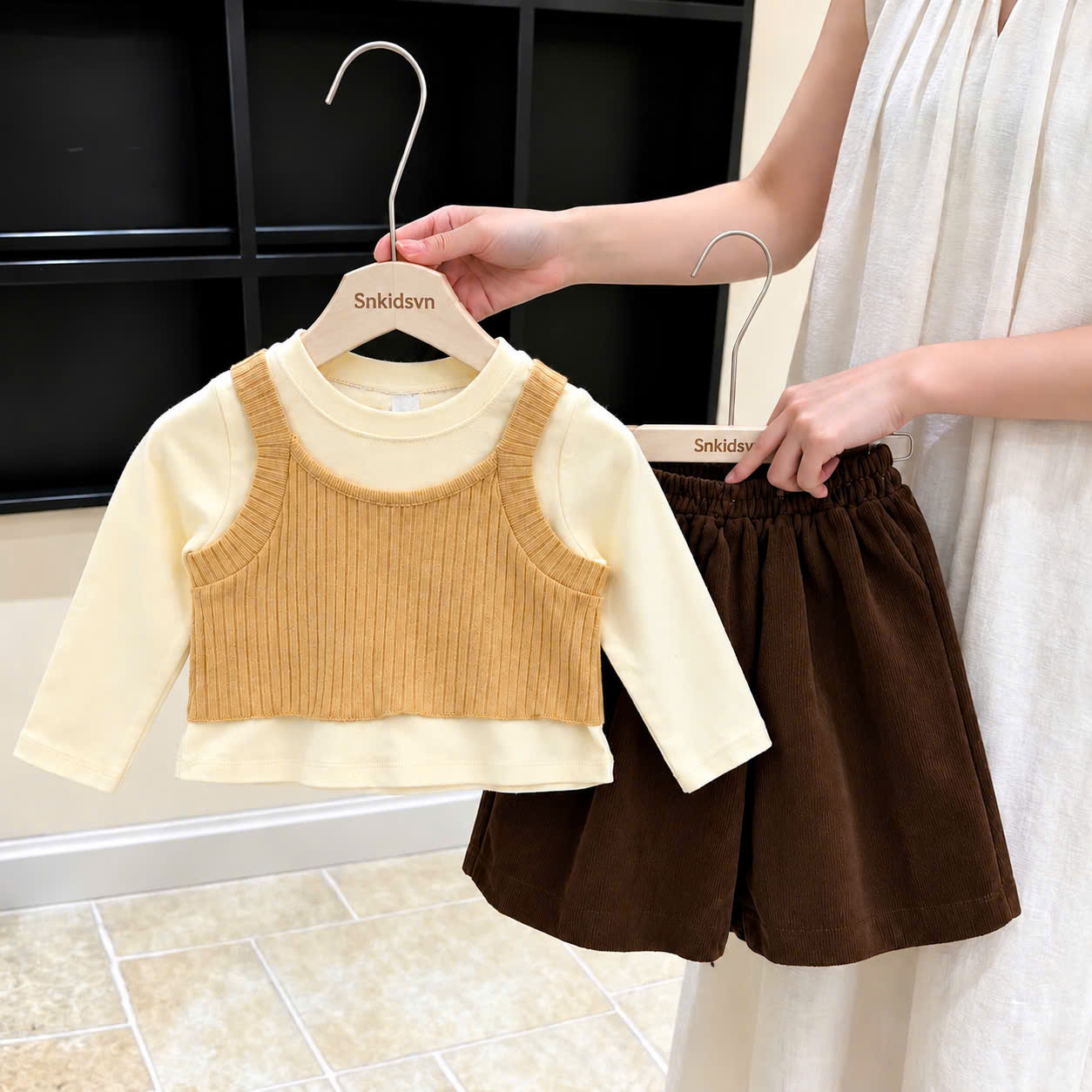 GOM C65 - SET ÁO BE PHỐI VÀNG QUẦN SUÔNG NÂU