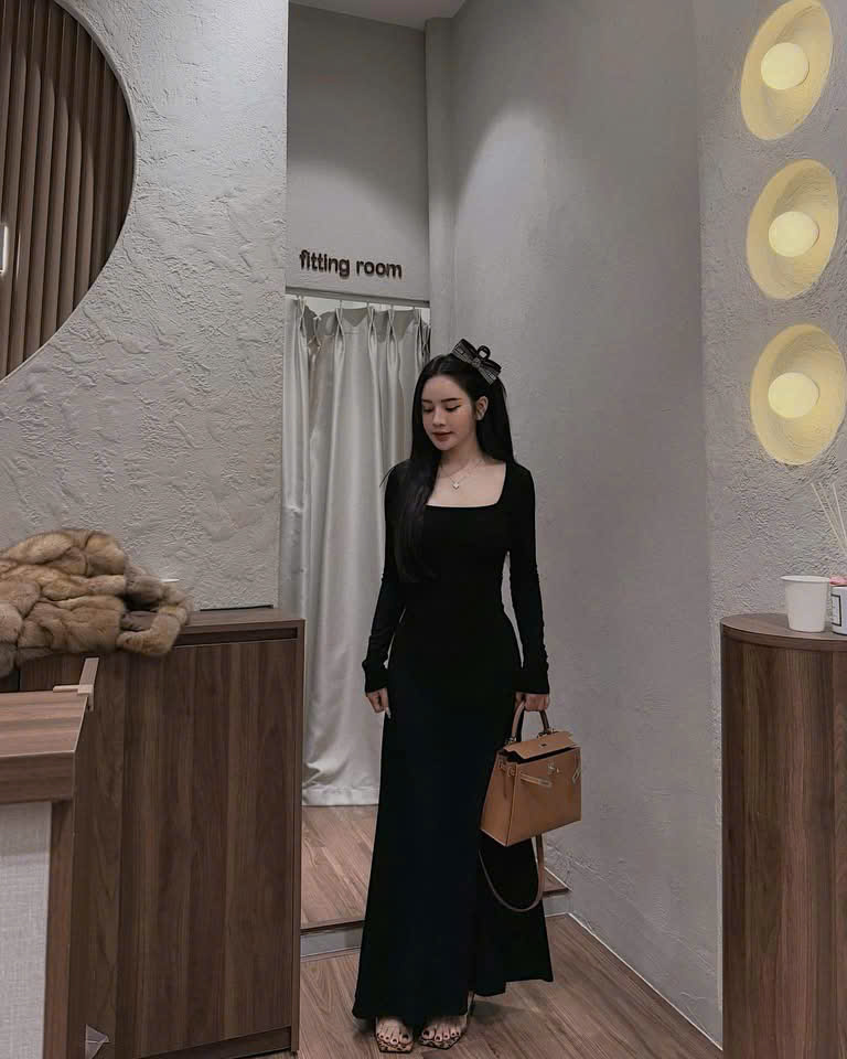 A145 - VÁY ĐEN NŨ CỔ VUÔNG DÁNG DÀI
