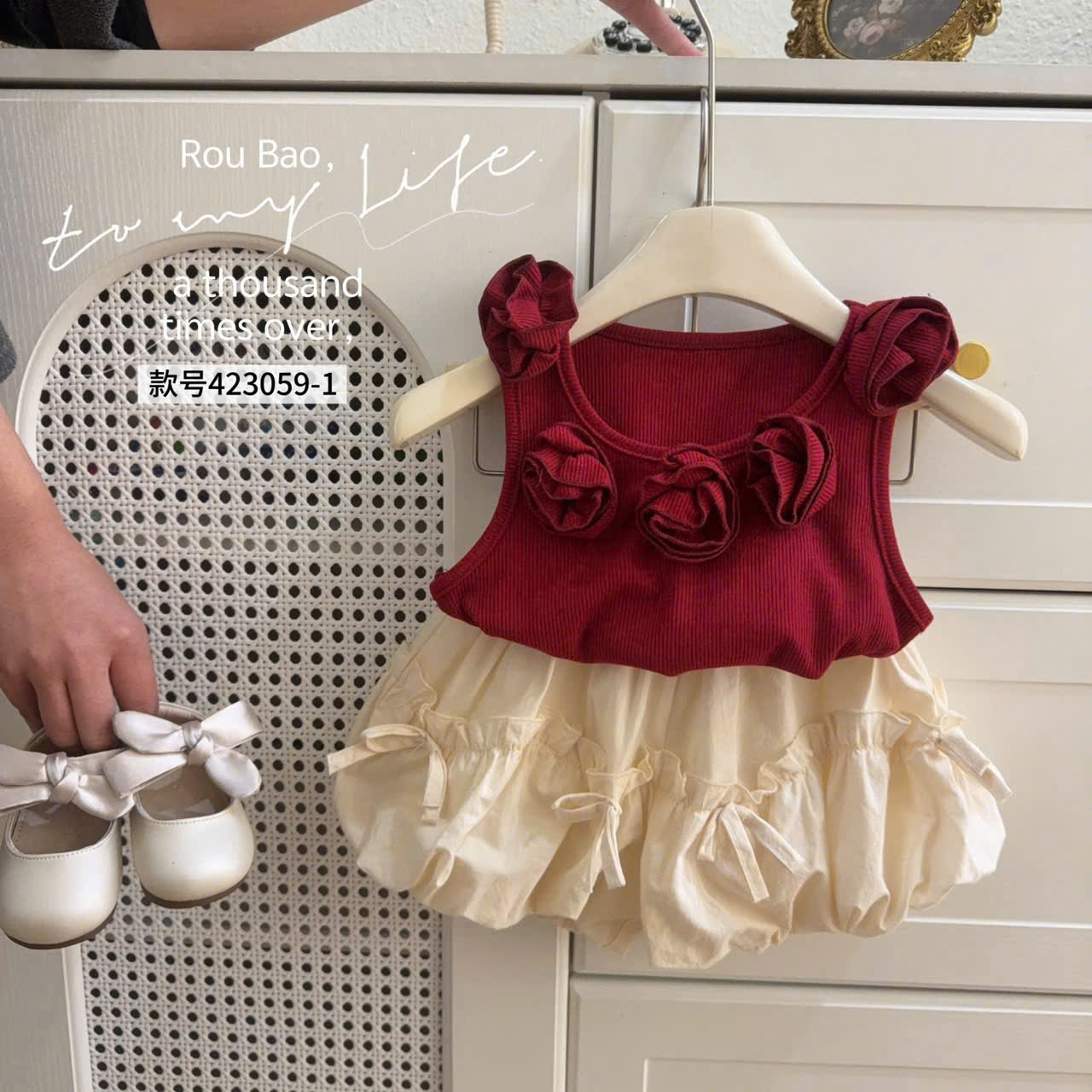 XẢ A309 - ÁO SÁT NÁCH ĐỎ HOA HỒNG QUẦN BÍ ĐŨI KEM