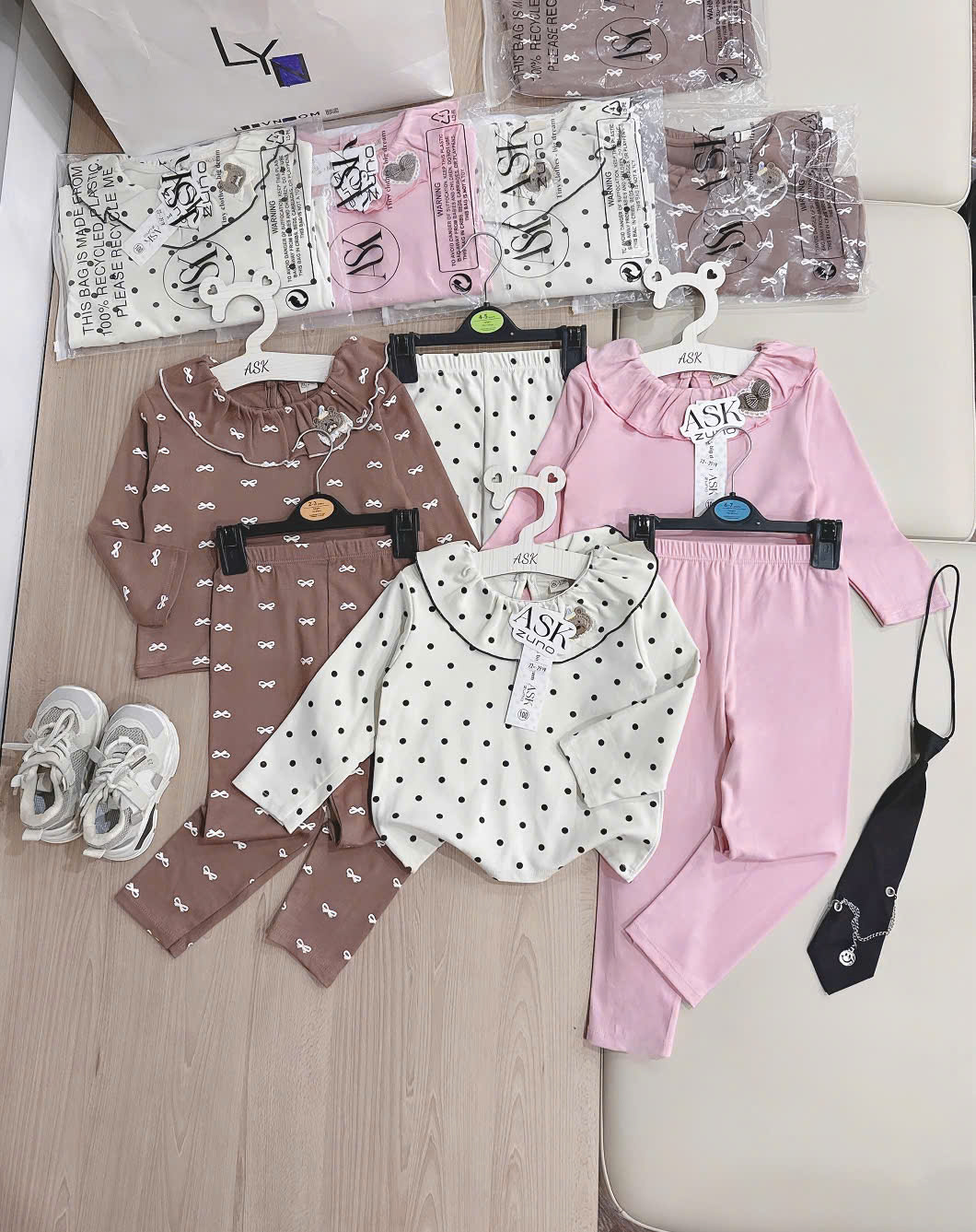 XẢ A418 - SET BỘ ZIP CỔ BÈO HỒNG NÂU NƠ BE CHẤM BI