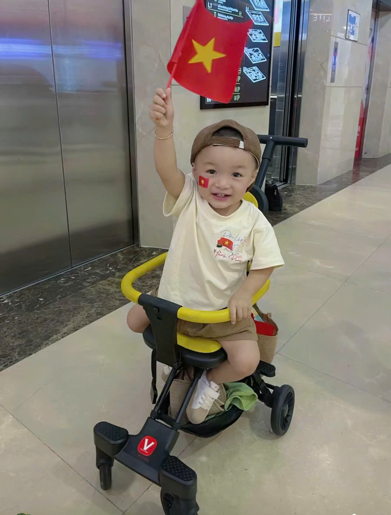 XẢ A570 - ÁO PHÔNG ĐÔI MẸ CON MÀU BE ĐỘC LẬP TỰ DO