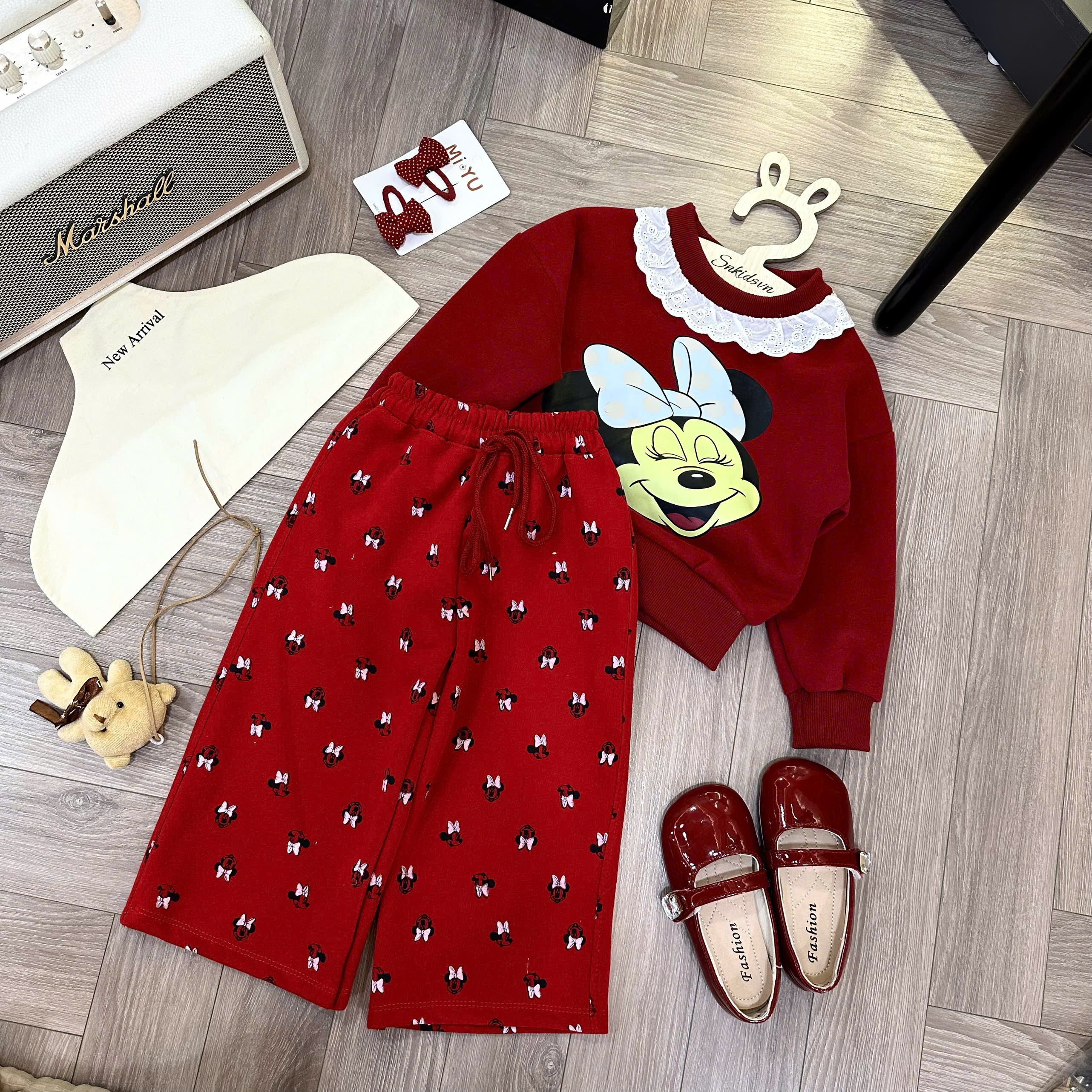B04 - SET NỈ ĐỎ MICKEY VIỀN CỔ REN TRẮNG QUẦN IN NHÍ