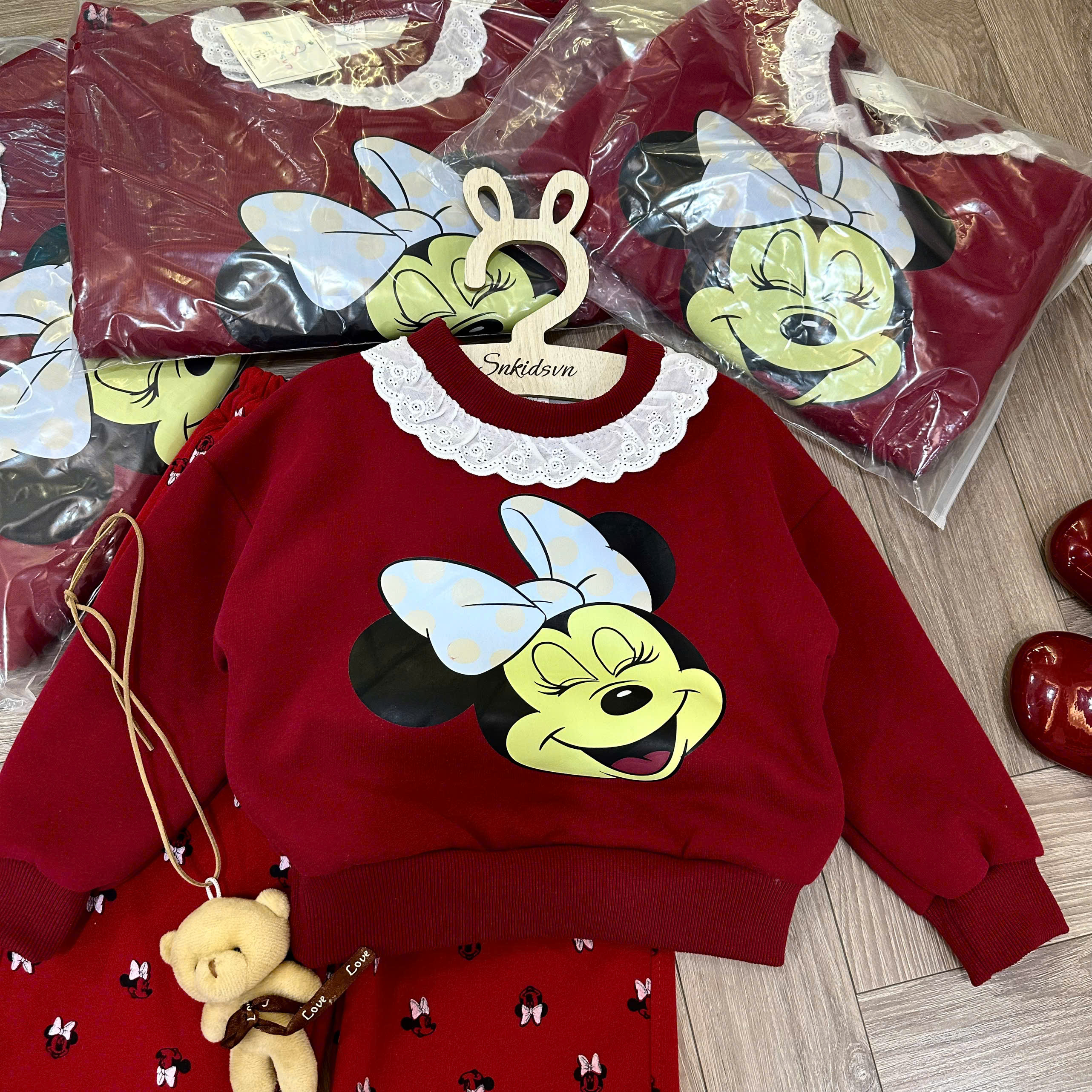 B04 - SET NỈ ĐỎ MICKEY VIỀN CỔ REN TRẮNG QUẦN IN NHÍ
