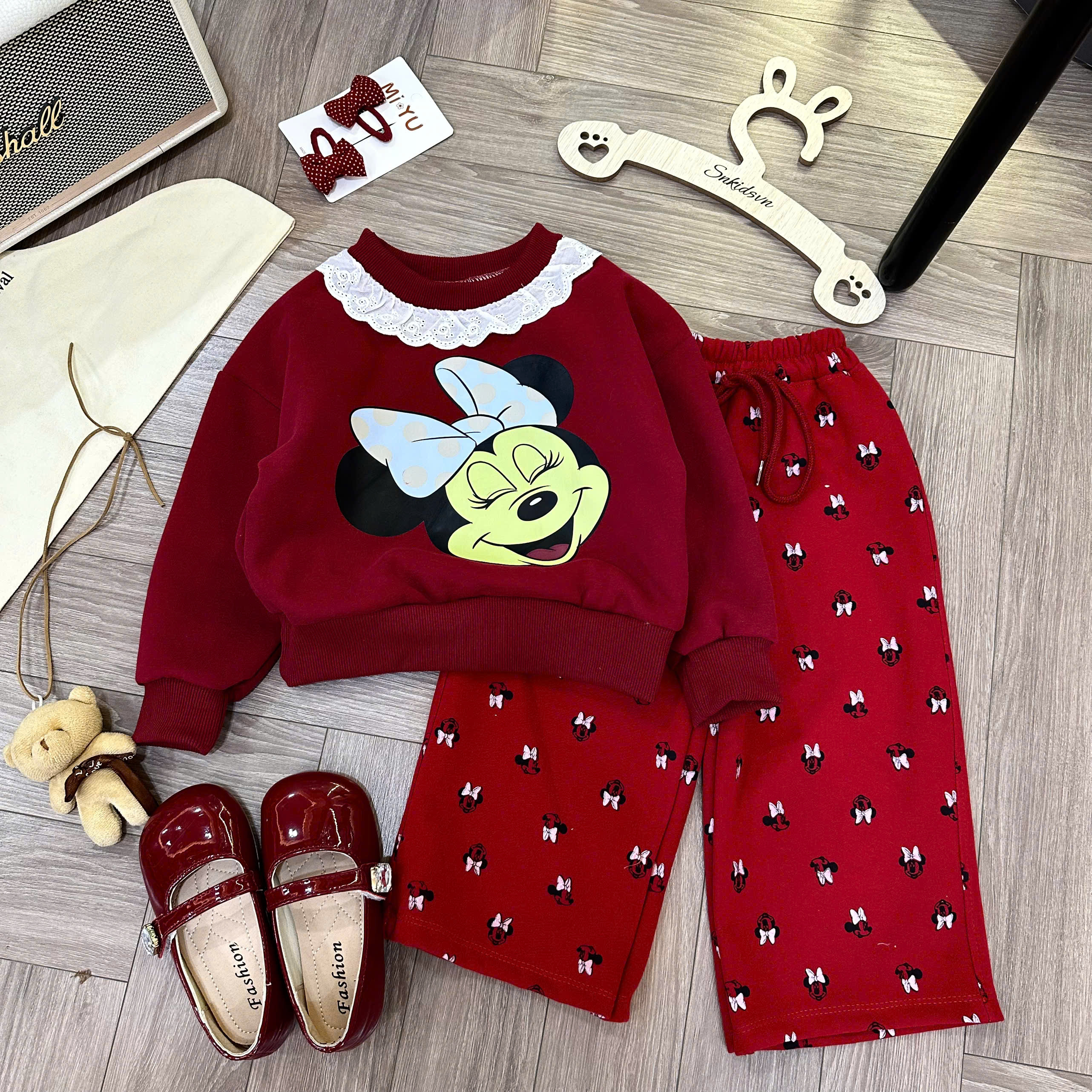 B04 - SET NỈ ĐỎ MICKEY VIỀN CỔ REN TRẮNG QUẦN IN NHÍ