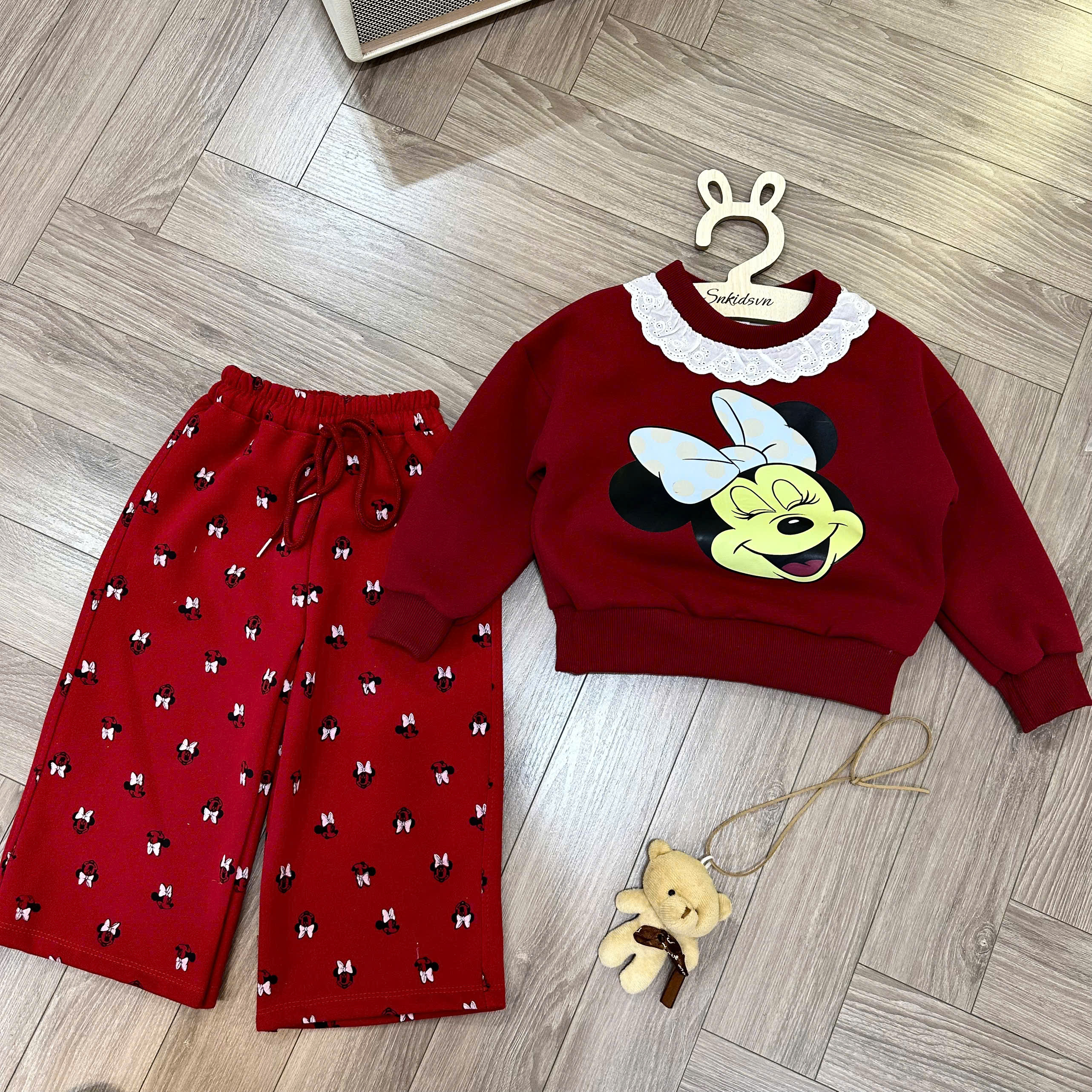 B04 - SET NỈ ĐỎ MICKEY VIỀN CỔ REN TRẮNG QUẦN IN NHÍ
