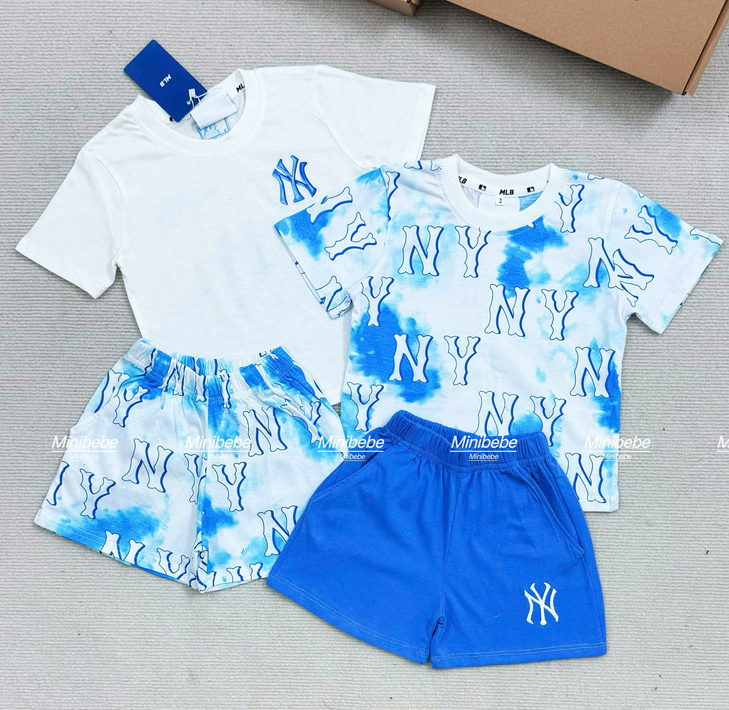 XẢ B100 - SET 2 BỘ N.Y TRẮNG XANH