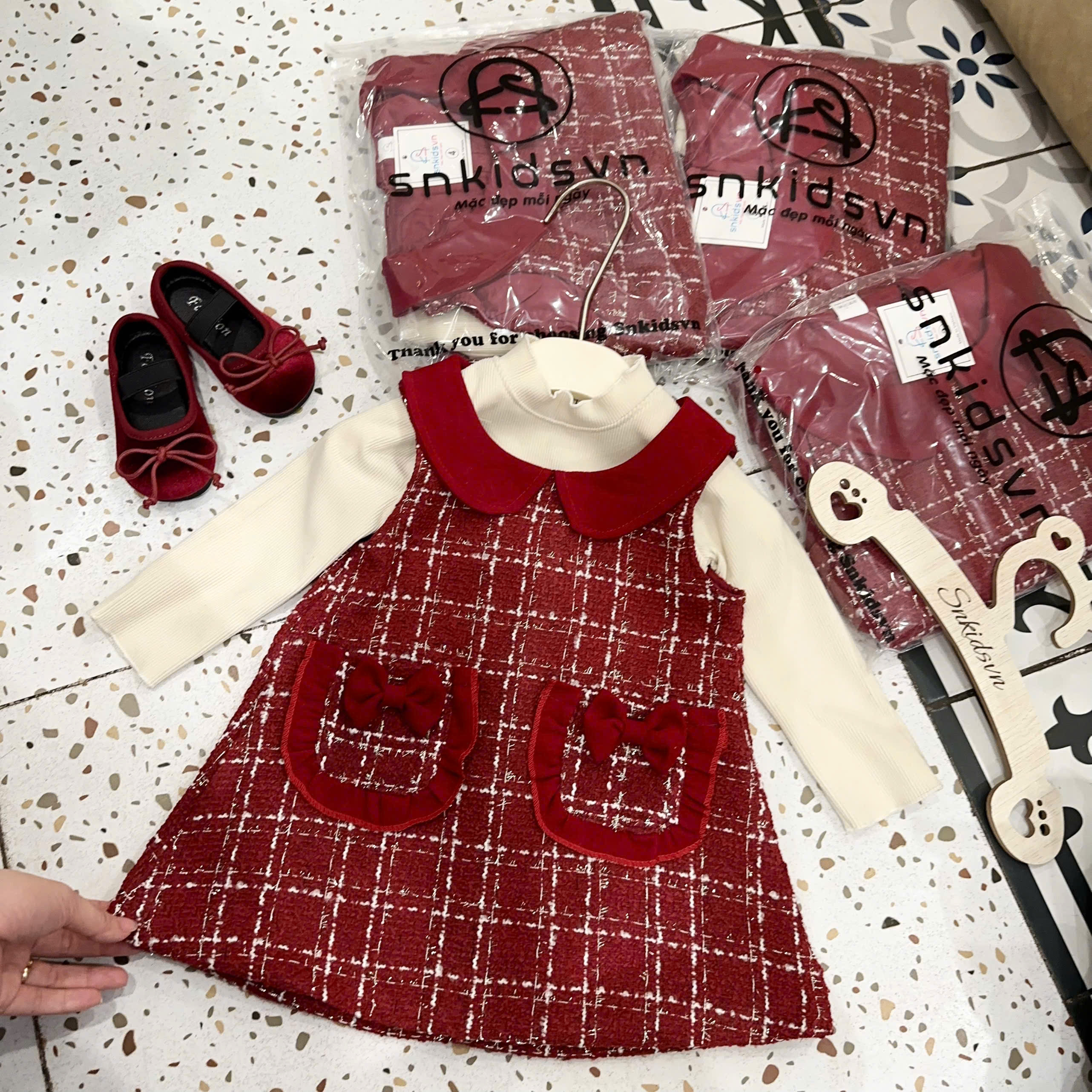 B172 - SET VÁY DẠ TWEED ĐỎ KÈM ÁO TÚI BÈO NƠ 2 BÊN
