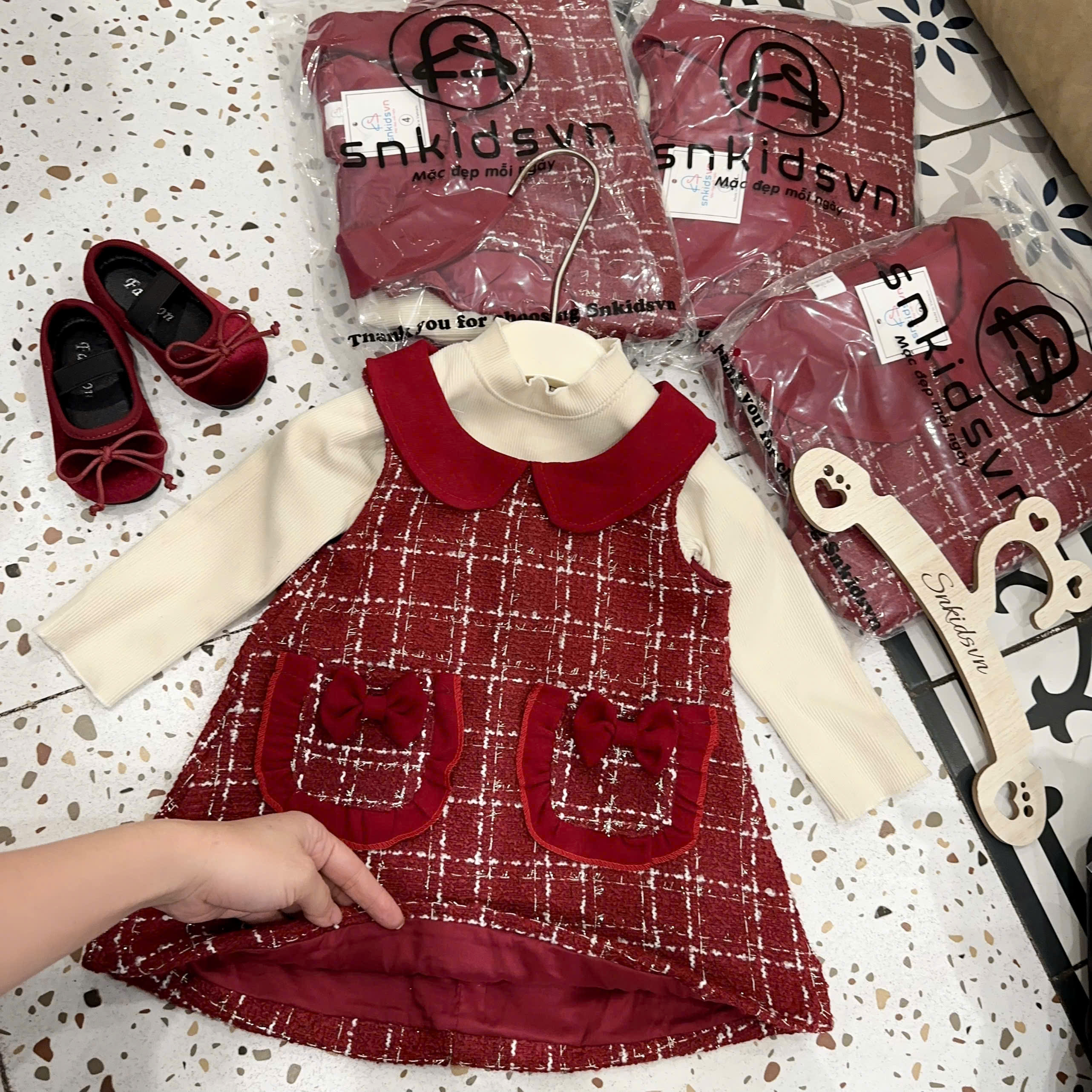 B172 - SET VÁY DẠ TWEED ĐỎ KÈM ÁO TÚI BÈO NƠ 2 BÊN
